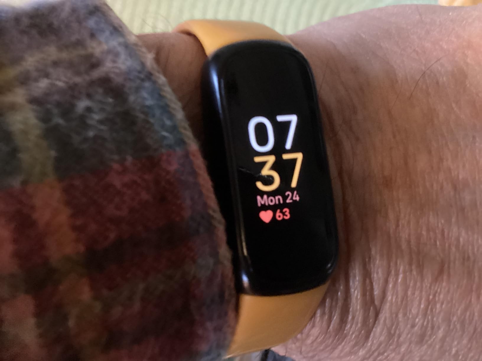 Fitbit Inspire 3 Health & Fitness Tracker with Stress Management, Workout Intensity, Sleep Tracking, 24/7 Heart Rate - 3-Month Google Health Premium Membership Included - Morning Glow/Black customer photo 2