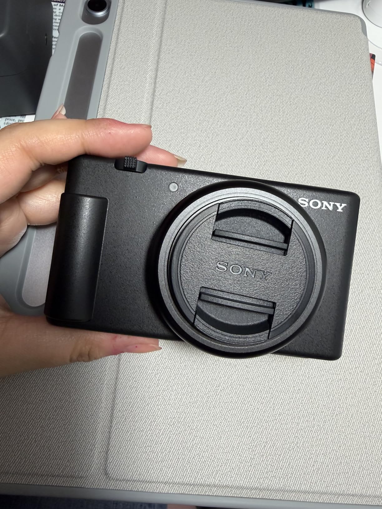 Sony ZV-1F Vlog Camera for Content Creators and Vloggers Black customer photo 1