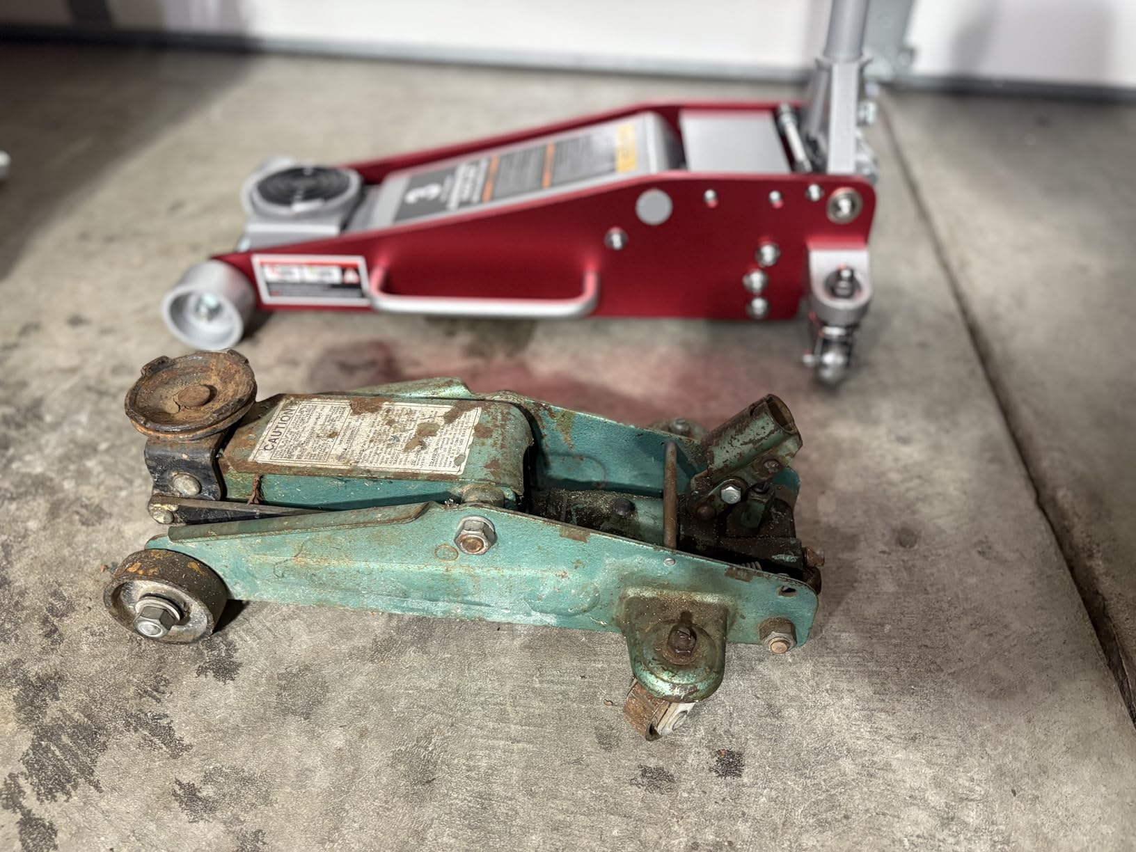 Big RED 3 Ton Floor Jack, Aluminum and Steel Hydraulic Low Profile Car Jack with Dual Piston Quick Lift Pump, Lightweight Racing Floor Jack for Vehicle, 6,000 lb Capacity, Red, TAM830011L customer photo 1