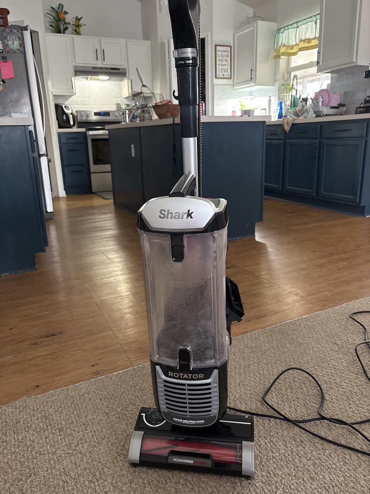 Shark ZU102 Rotator Pet Upright Vacuum with PowerFins HairPro & Odor Neutralizer Technology, Charcoal, 2.9 L Dust Cup | PowerFins HairPro, Odor Neutralizer, HEPA Seal, 3XL Dust Cup, 12-Ft Reach, Swivel Steering, Crevice and Pet Tool customer photo 1