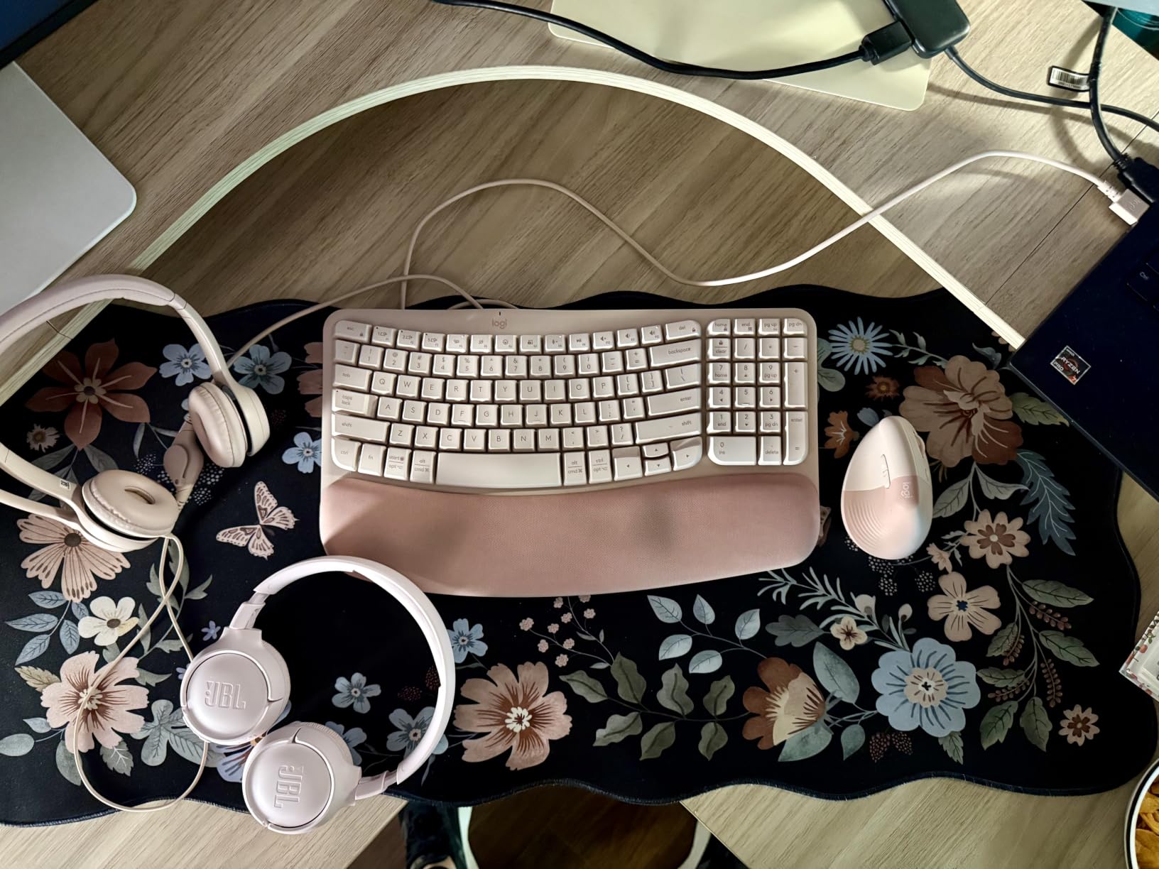 Logitech Wave Keys Wireless Ergonomic Keyboard with Cushioned Palm Rest, Comfortable Natural Typing, Easy-Switch, Bluetooth, Logi Bolt Receiver, for Multi-OS, Windows/Mac - Graphite customer photo 2