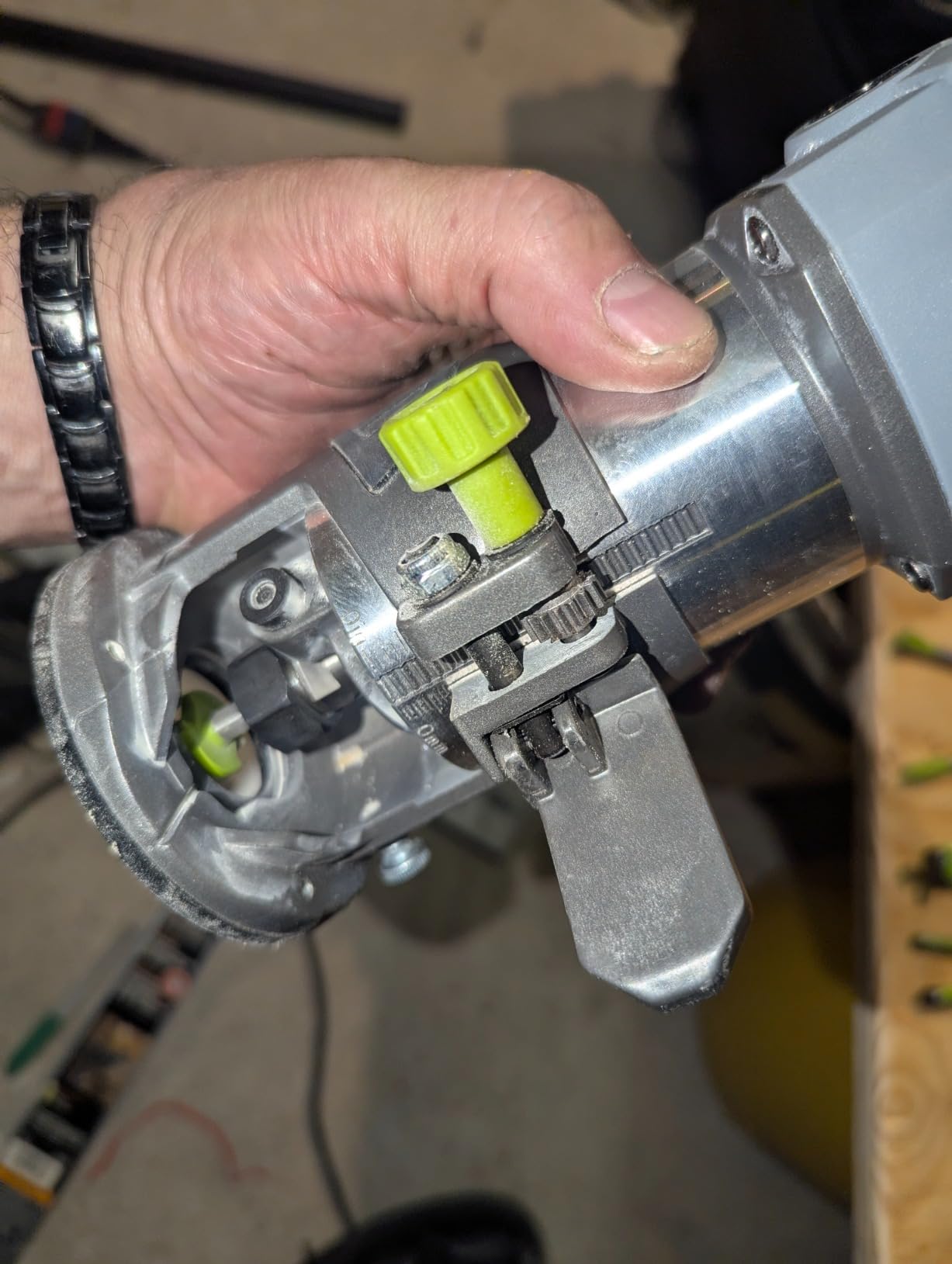 WORKPRO Compact Router Combo Kit, 6.5 Amp Compact Router Fixed Base & Plunge Router for Woodworking Slotting Trimming, 6 Variable Speeds to 32000 RPM customer photo 2