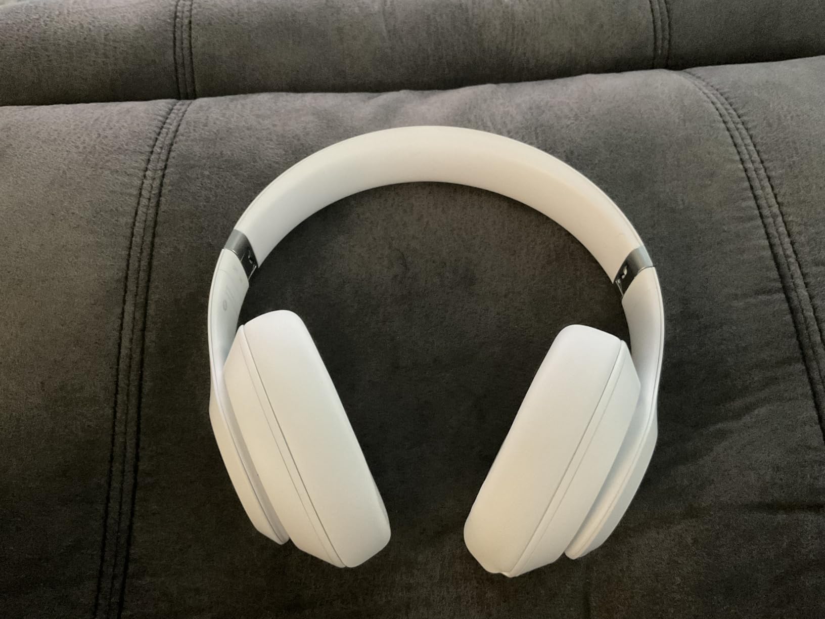 Beats Studio Pro Premium Wireless Over-Ear Headphones- Up to 40-Hour Battery Life, Active Noise Cancelling, Great for Travel & Commuting, USB-C Lossless Audio, Apple & Android Compatible - Sandstone customer photo 2
