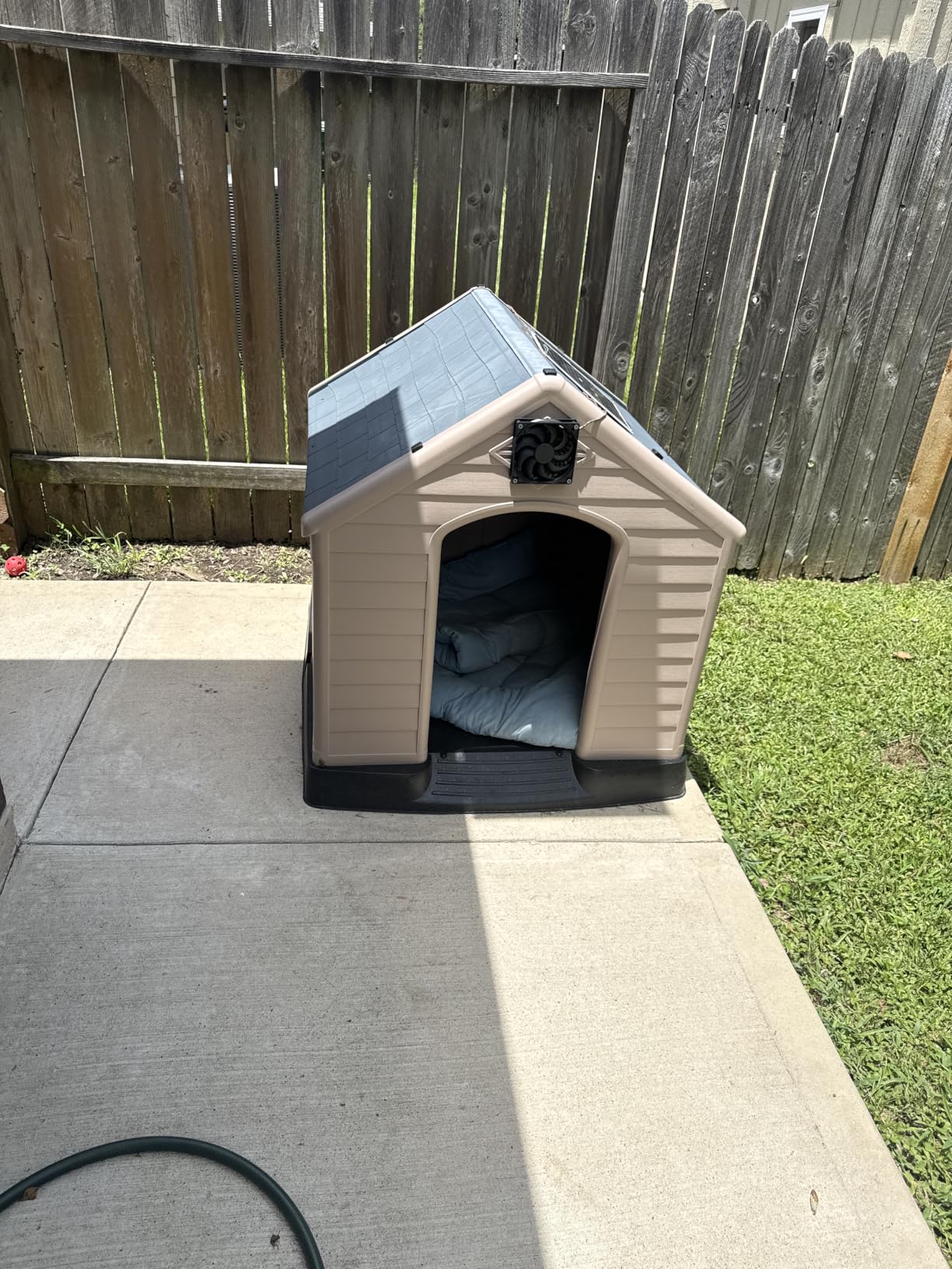 YITAHOME Plastic Dog House, Waterproof Indoor Outdoor Doghouse for Large or Small Dog, with Air Vents and Elevated Floor, Easy Assemble and Clean customer photo 1