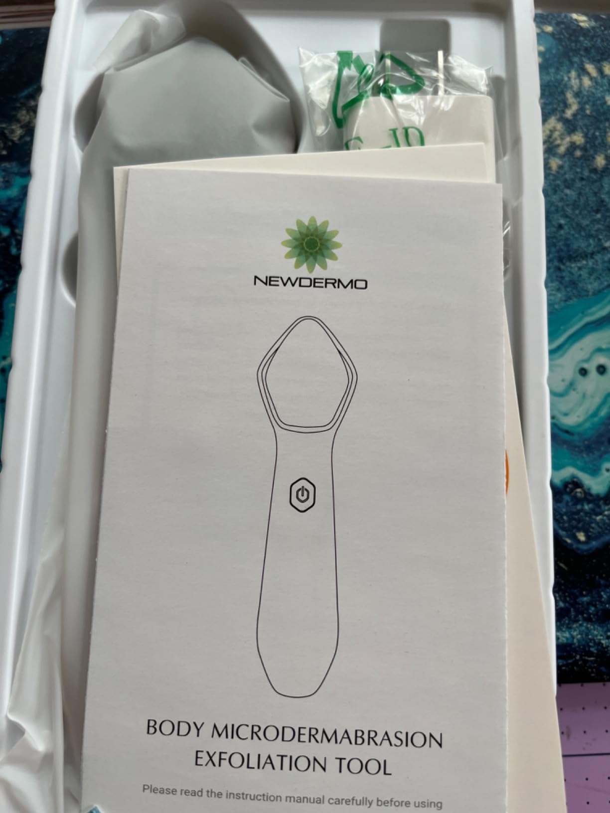Microdermabrasion Machine Pro, Large Diamond Electric Microdermabrasion Wand Tool With 3 Levels Frequency for Face Body Exfoliate Skin Care (Green) customer photo 2
