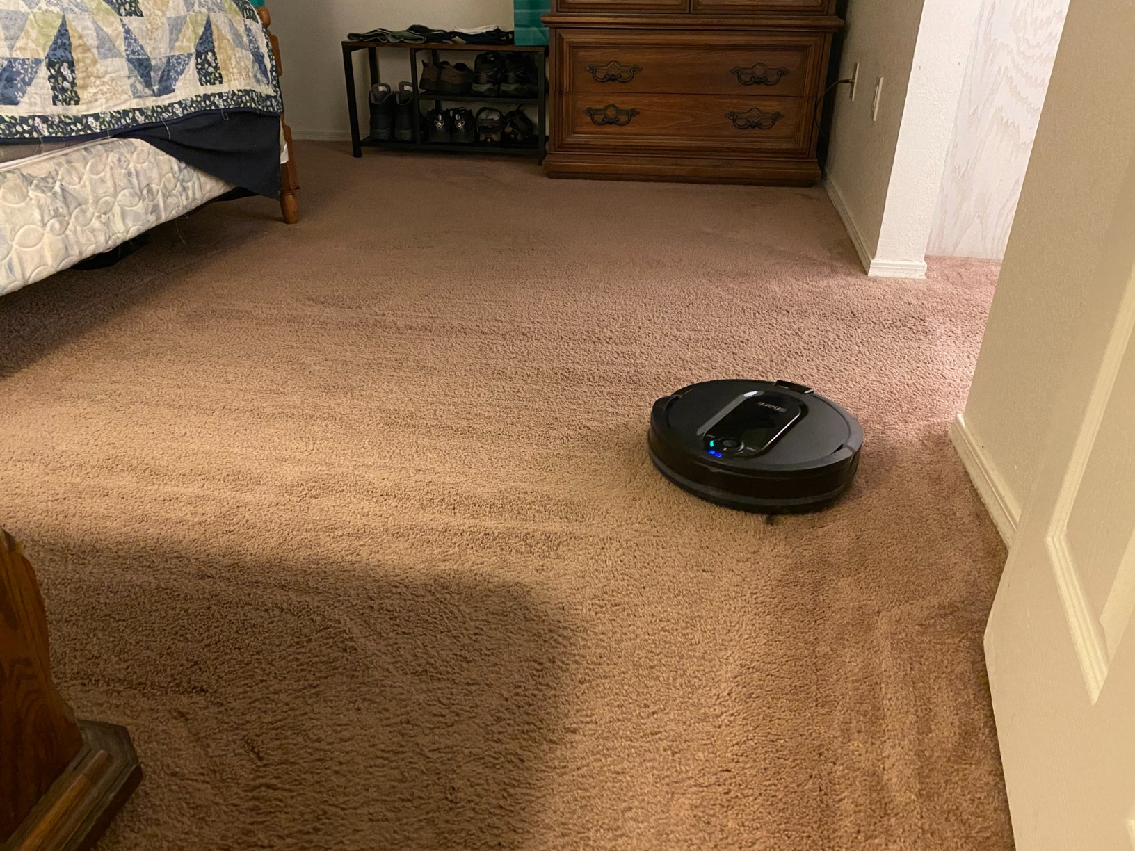 Shark PowerDetect Self-Empty Robot Vacuum with NeverStuck Technology, Auto Deep-Clean Carpets & Hardfloors, 30 Day Capacity HEPA Bagless Base, for Pet Hair, WiFi Black, AV2820S customer photo 2
