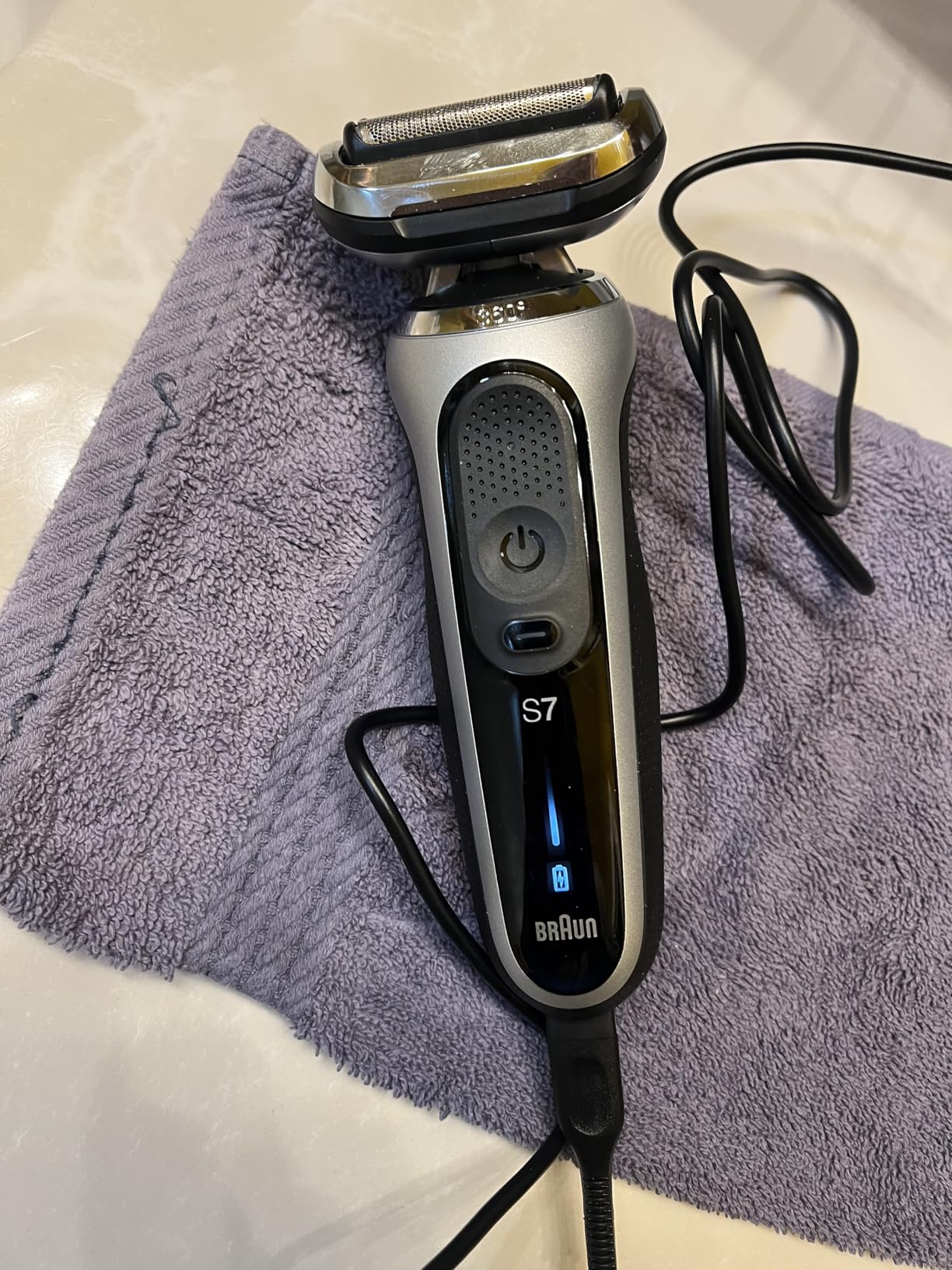 Braun Series 7 7032cs Flex Electric Razor for Men, Wet & Dry, Electric Razor, Rechargeable, Cordless Foil Shaver with Beard Trimmer and Charging Stand, Silver customer photo 2