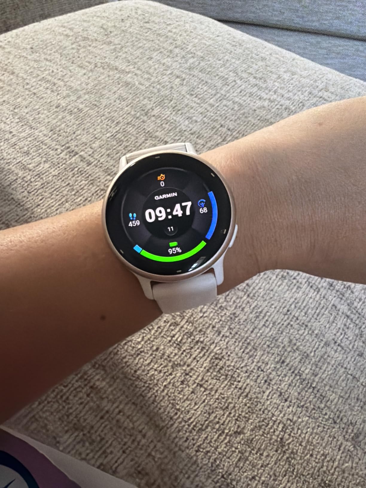 Garmin vivoactive 5, Health and Fitness GPS Smartwatch, AMOLED Display, Up to 11 Days of Battery, Ivory customer photo 1