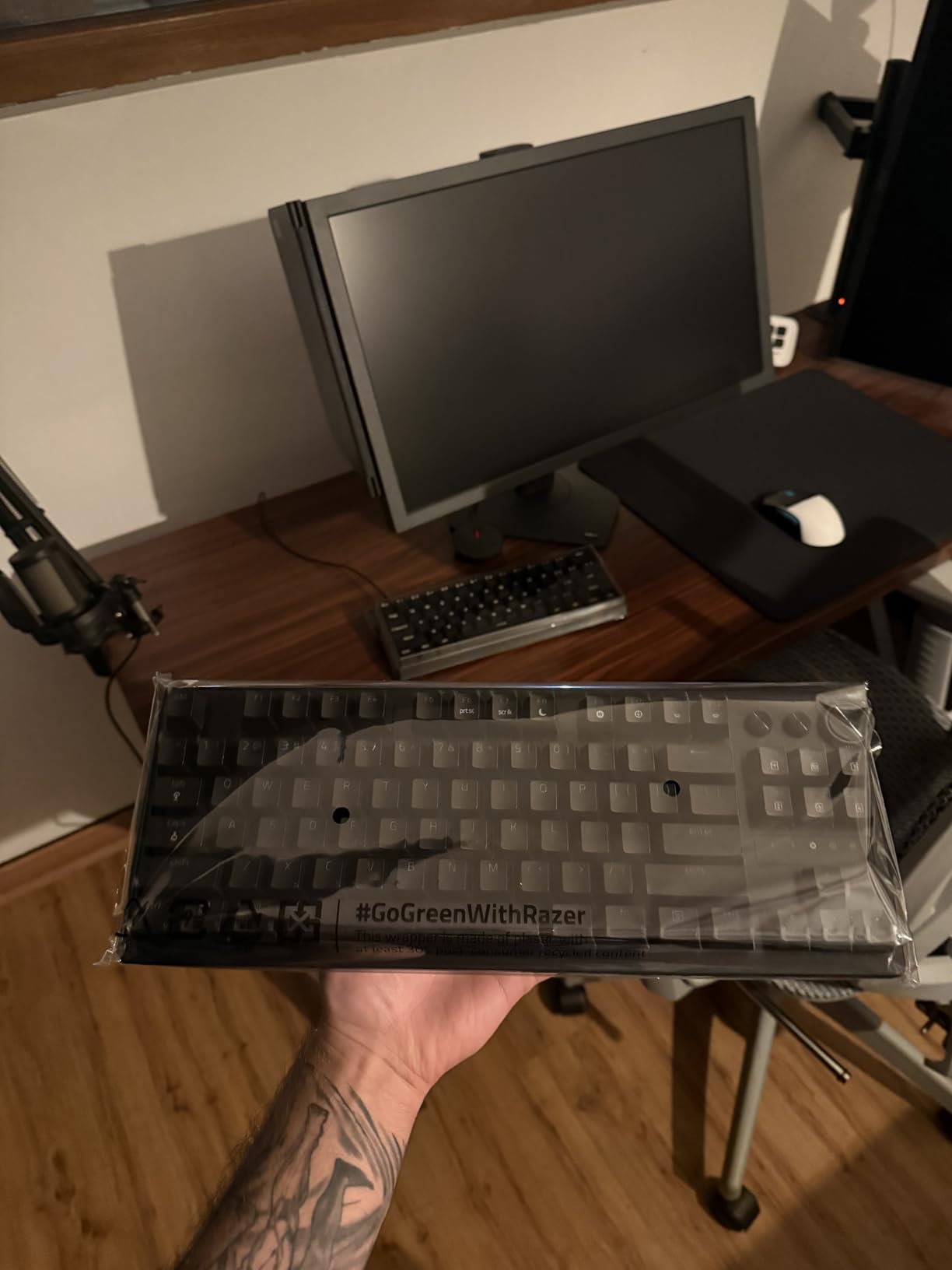 Razer Huntsman V3 Pro Esports Gaming Keyboard: Analog Optical Switches - Razer Snap Tap - Rapid Trigger - Adjustable Actuation - Media Keys & Dial - Doubleshot PBT Keycaps - Wrist Rest - Black customer photo 1