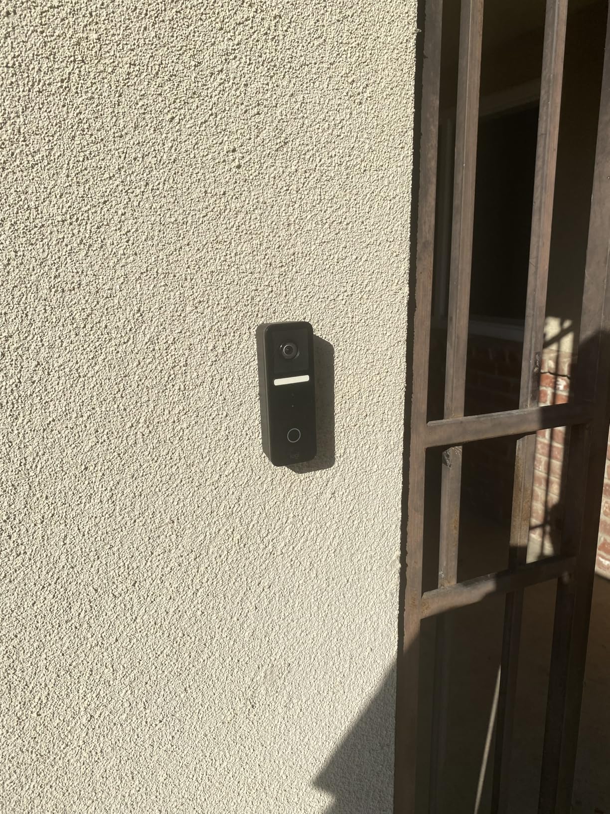 Logitech Circle View Apple HomeKit-Enabled Wired Doorbell TrueView Video, Face Recognition, Color Night Vision, and Head-to-Toe HD Video - Black (Renewed) customer photo 1