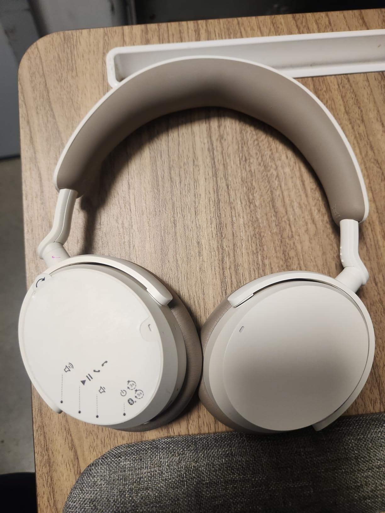 Sennheiser ACCENTUM Wireless Bluetooth Headphones, 50hr Battery, ANC, White customer photo 2