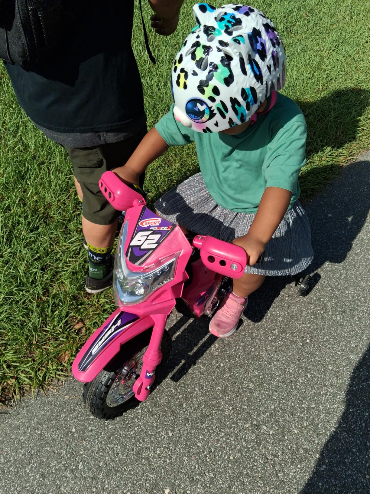 Best Choice Products Kids 6V Ride On Motorcycle w/Treaded Tires, Working Headlights, 2mph Top Speed, Training Wheels, Realistic Sounds, Music, Battery Charger - Hot Pink customer photo 1