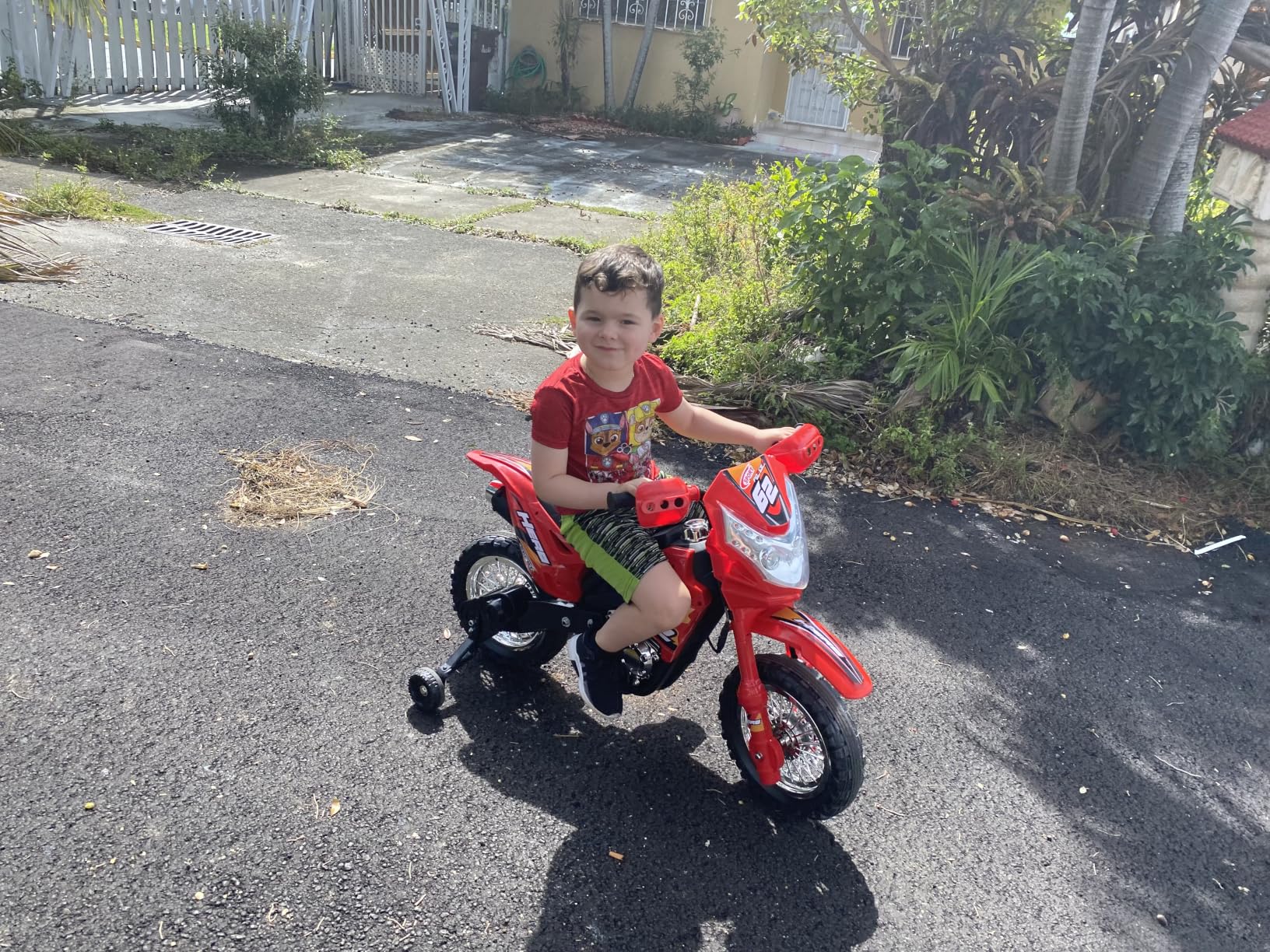 Best Choice Products Kids 6V Ride On Motorcycle w/Treaded Tires, Working Headlights, 2mph Top Speed, Training Wheels, Realistic Sounds, Music, Battery Charger - Hot Pink customer photo 2