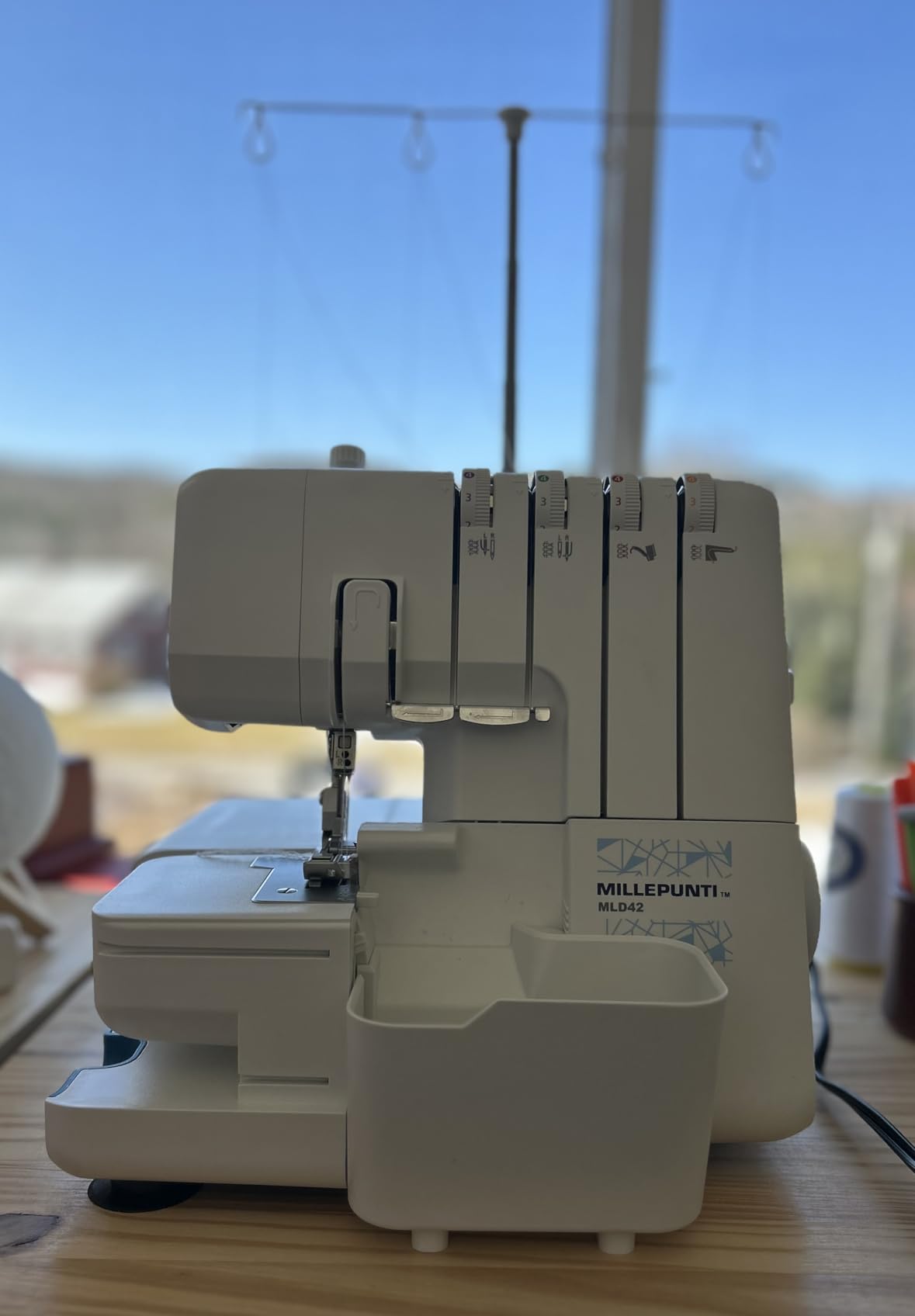 MILLEPUNTI MLD42 Serger Overlock Sewing Machine, 1300 SPM, 12 Stitches, Adjustable Differential Feed, 2-3-4 Thread Capability, Detachable Trim Trap customer photo 1