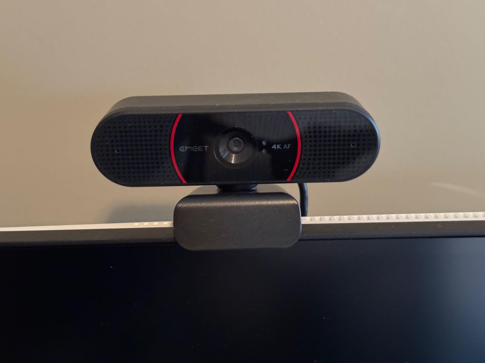 EMEET C960 4K Webcam for PC, 4K UHD CMOS Sensor, PDAF Auto Focus, Dual Omnidirectional Mics, Auto Light Correction, 73° FOV, Plug&Play Webcam w/Privacy Cover, Works w/Zoom/Teams/Skype/Google Meet customer photo 2