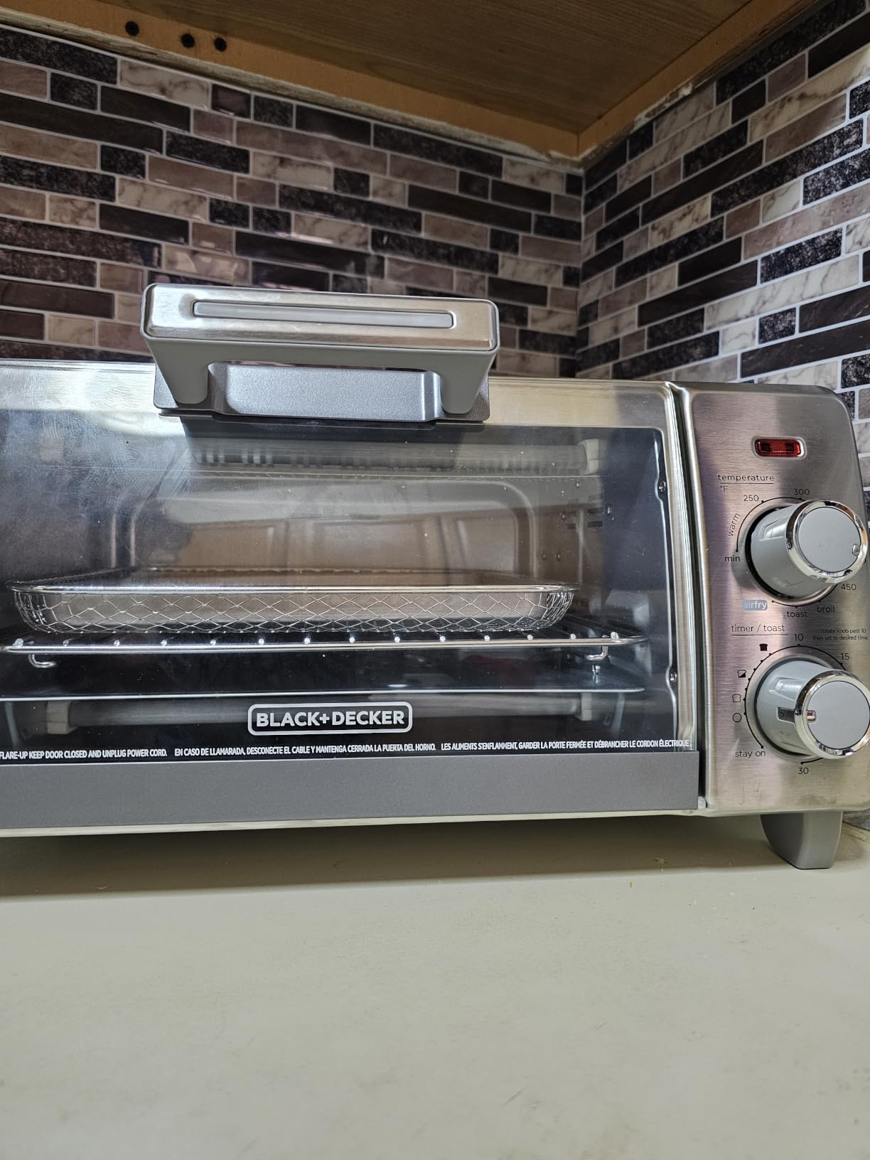 BLACK+DECKER 4-Slice Air Fry Toaster Oven, 5-in-1 Countertop Oven | Air fry, bake, broil, toast and keep warm with EvenToast technology and room for a 9-inch pizza customer photo 1