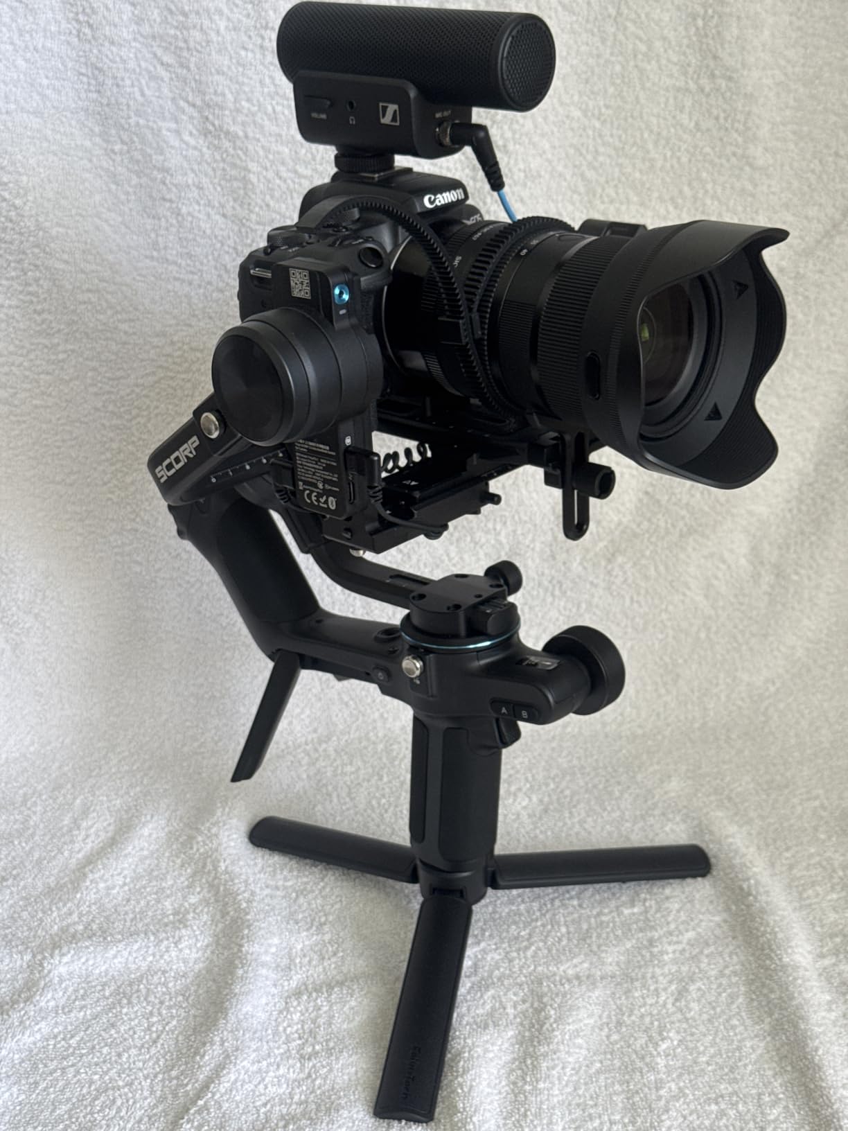 FeiyuTech SCORP 2 Gimbal Stabilizer for DSLR and Mirrorless Camera, Integrated AI Tracking Sensor, 3-Axis Camera Stabilizer for Sony Canon Panasonic Nikon, 2.5kg Payload Touch Screen Vertical Shooting customer photo 1
