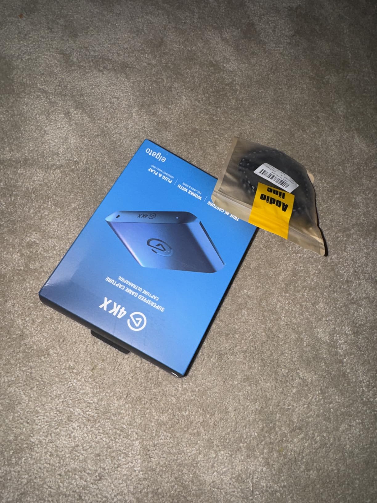 Elgato 4K X Capture Card, HDMI 2.1, 4K144 Ultra-Low Latency, VRR Passthrough, HDR10, Up to 1080p240 Capture, USB 3.2 Gen 2, Works with OBS, For PS5, Xbox, Switch, PC, Mac customer photo 2