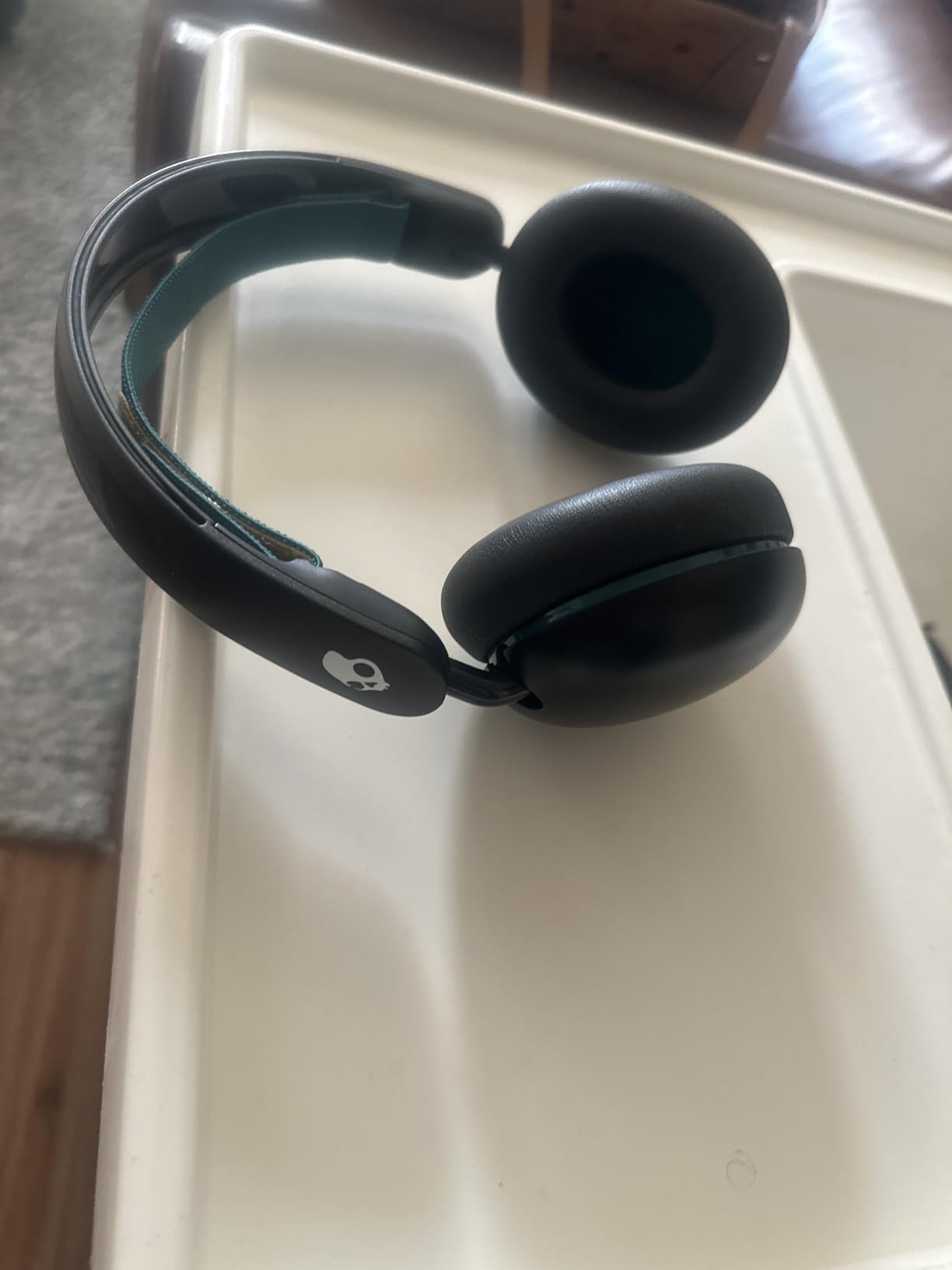 Skullcandy Grom Wireless Headphones, Volume-Limiting Audio, Comfortable Over-Ear Fit, Designed for Kids 6+, Up to 45 Hours Battery, Backup 3.5mm AUX Cable Included with Built-in Microphone - Black customer photo 2