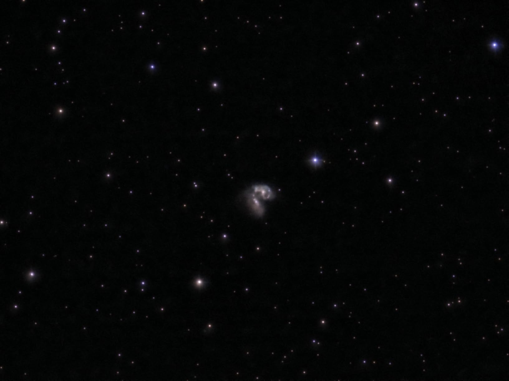 Odyssey PRO - UNISTELLAR Smart Telescope (with Eyepiece), 85mm f/3.9 (320mm) Digital & Computerized, App-Controlled Motorized Alt-Az, Enhanced Vision, RAW/FITS Export, 64GB, 5h Battery (Black) customer photo 1