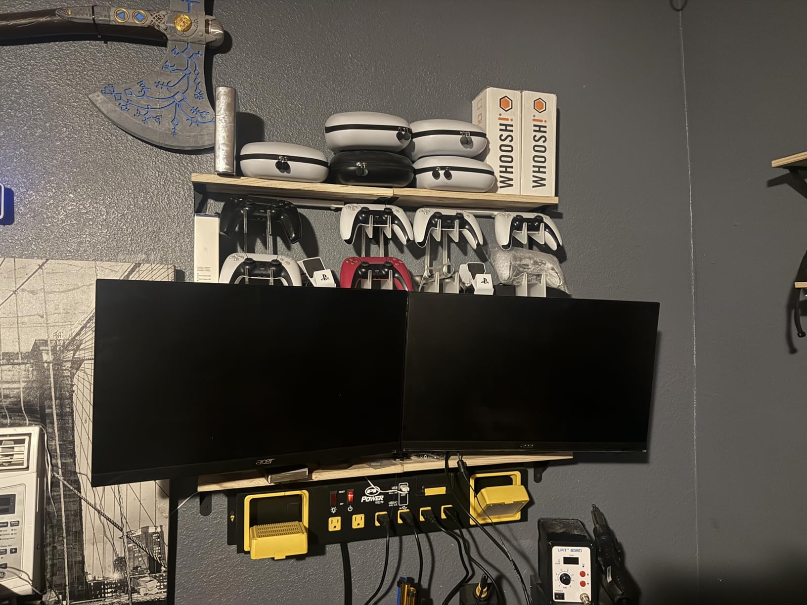 WALI Triple Monitor Wall Mount for 17 to 32 Inch, Computer Monitor Arm for 3 Screens, Swivel Tilt Wall Mount with Mounting Holes 75x75/100x100mm, Per Arm Holds Up to 15.4lbs (013ARM), Black customer photo 1