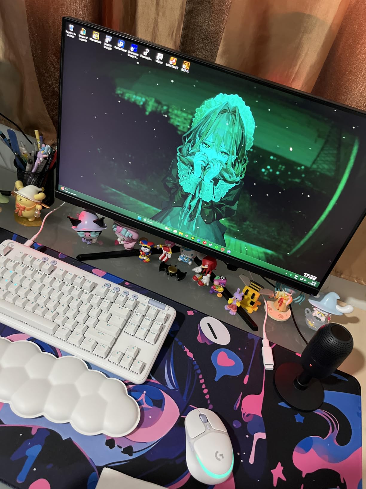 Razer Seiren V3 Mini USB Microphone: Condenser Mic - Supercardioid Pickup Pattern - Tap-to-Mute Sensor with LED Indicator - Shock Absorber - Ultra Compact - PC, Discord, OBS Studio, XSplit - Black customer photo 1