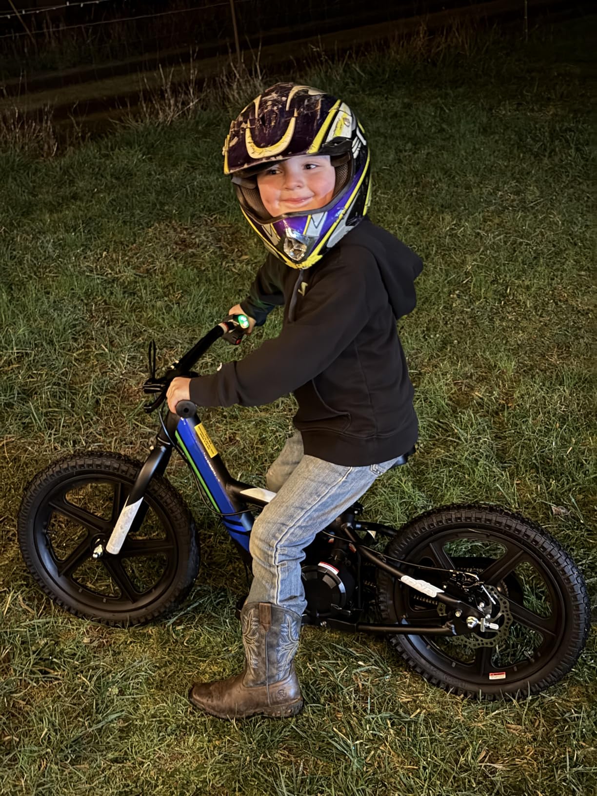 Electric Dirt Bike for Kids Ages 5-8, 340W Motorcycle with 16-Inch Tires | 3-Speed Up to 12MPH, 24V 5.2AH Removable Lithium-Ion Battery, 12.6 Miles Max Range, Manual Rear Disc Brakes customer photo 1