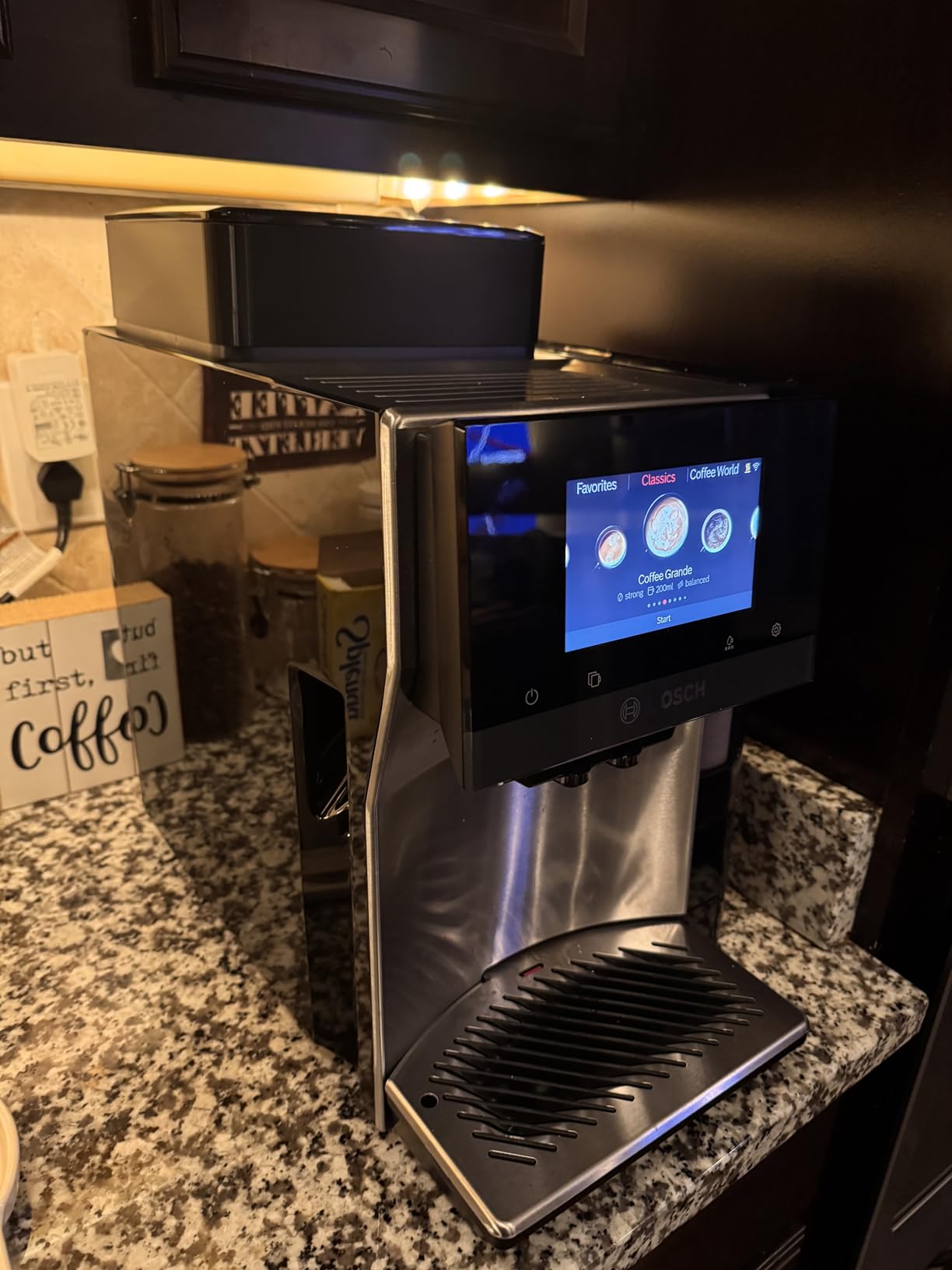 Bosch 800 Series Fully Automatic Coffee and Espresso Machine, Stainless Steel, Integrated Milk Container customer photo 1