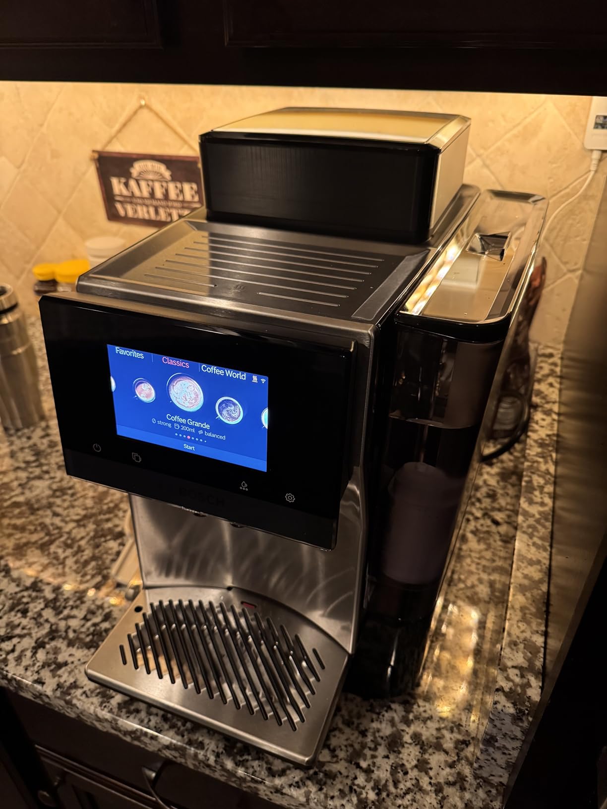 Bosch 800 Series Fully Automatic Coffee and Espresso Machine, Stainless Steel, Integrated Milk Container customer photo 2