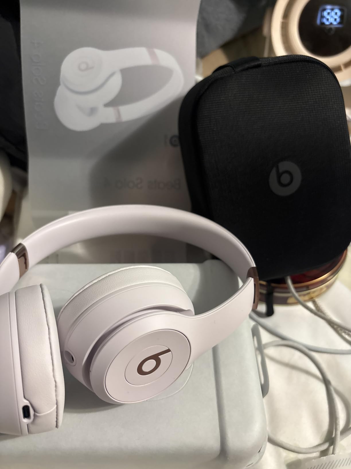 Beats Solo 4 - Wireless On-Ear Bluetooth Headphones, Up to 50-Hour Battery Life, Ultra-Lightweight Comfort, Powerful and Balanced Sound, Apple & Android Compatible - Matte Black customer photo 2