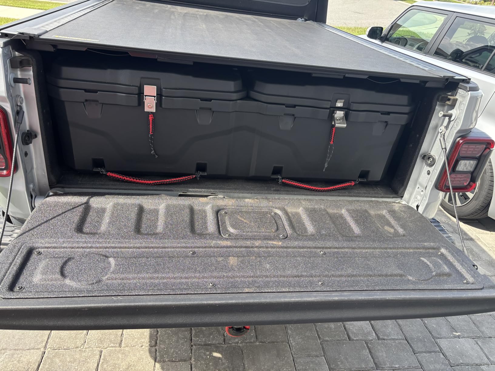 JOYTUTUS Lockable 160 Quart Truck Bed Tool Box, Waterproof Storage Box Truck Bed Cargo Case, Full & Mid Size Pickup Tool Box Toolbox Storage System customer photo 2