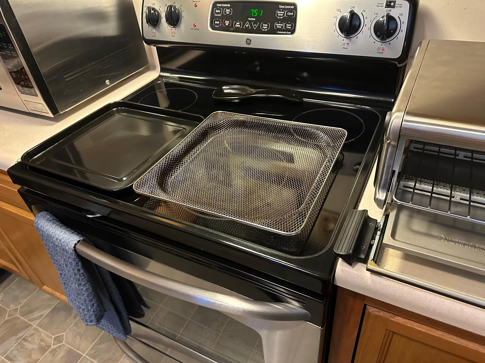 Ninja Air Fryer Toaster Oven Combo | 8-in-1 Functionality | Flip Up & Away for Storage Space | Air Fry Basket, Sheet Pan, Wire Rack & Removable Crumb Tray | 1800 Watt | Stainless Steel | SP151 customer photo 2