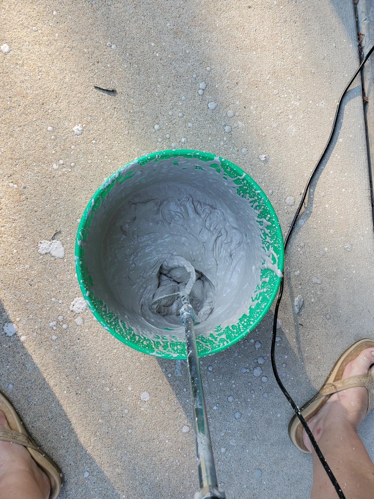 GEVEELIFE Cement Mixer, Max 2400W Concrete Mixer with 6 Adjustable Speeds | Portable Concrete Mixer for Drill, 110V Handheld Mud Mixer for Mixing Mortar, Paint, Grout, Plaster, Thinset, Fodder (Blue) customer photo 1
