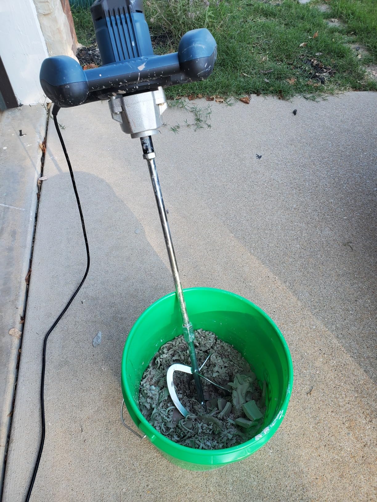 GEVEELIFE Cement Mixer, Max 2400W Concrete Mixer with 6 Adjustable Speeds | Portable Concrete Mixer for Drill, 110V Handheld Mud Mixer for Mixing Mortar, Paint, Grout, Plaster, Thinset, Fodder (Blue) customer photo 2
