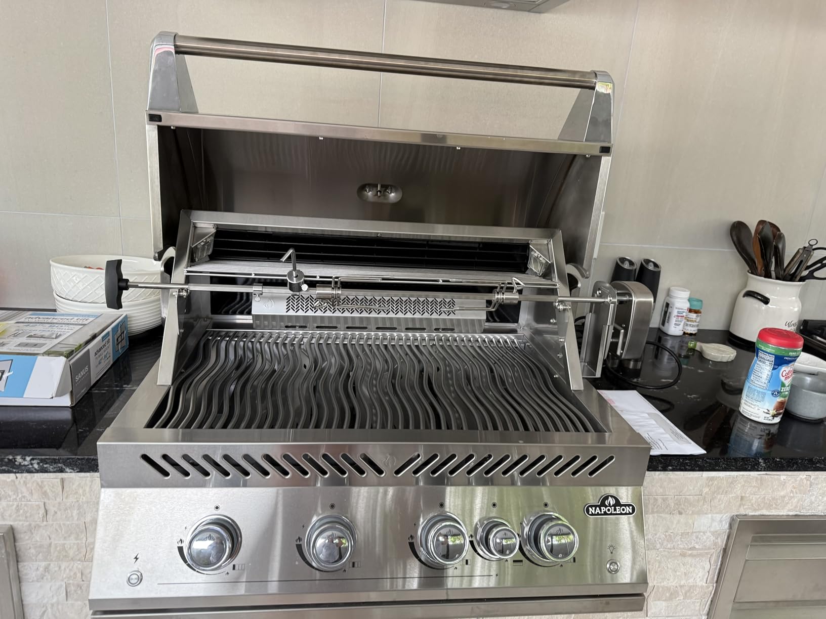Built-In 700 Series 32-inch Natural Gas Grill Head | BIG32RBNSS-1, 4 Main Burners, Infrared Rear Burner, Stainless Steel, Included Rotisserie Kit customer photo 2