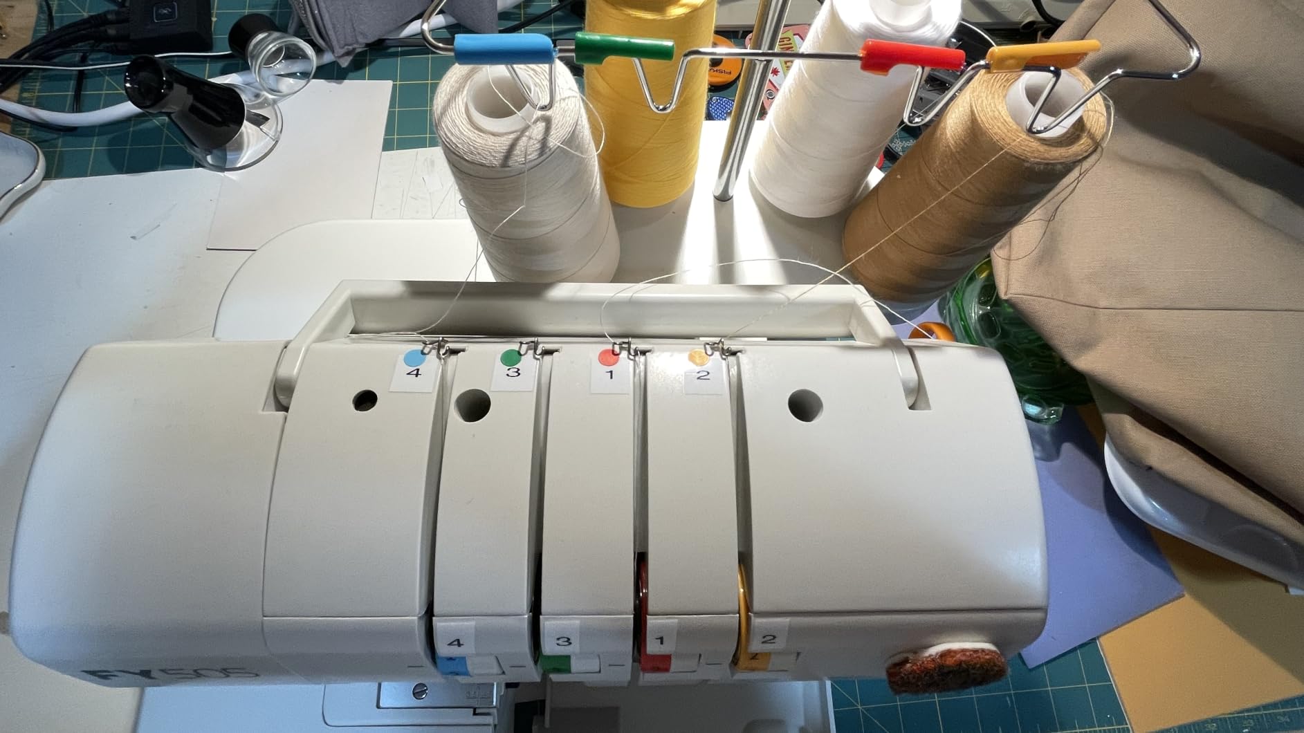 FEIYUE FY505 Serger Overlock Machine, 2/3/4 Thread Capability, Built-in Rolled Hem, Durable Heavy-Duty Metal Frame, Adjustable Differential Feed customer photo 1
