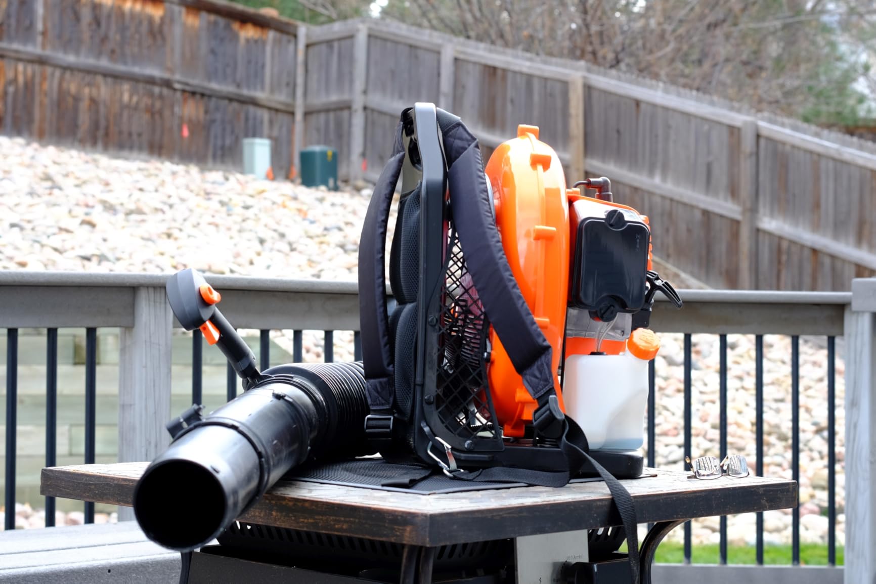 VEVOR Gas Leaf Blower, 26CC 2-Cycle Handheld Leaf Blower Gas Powered with 425-CFM and 156-MPH Powerful Performance, Ideal for Lawn Care, Leaf Cleaning, and Snow Removal customer photo 1
