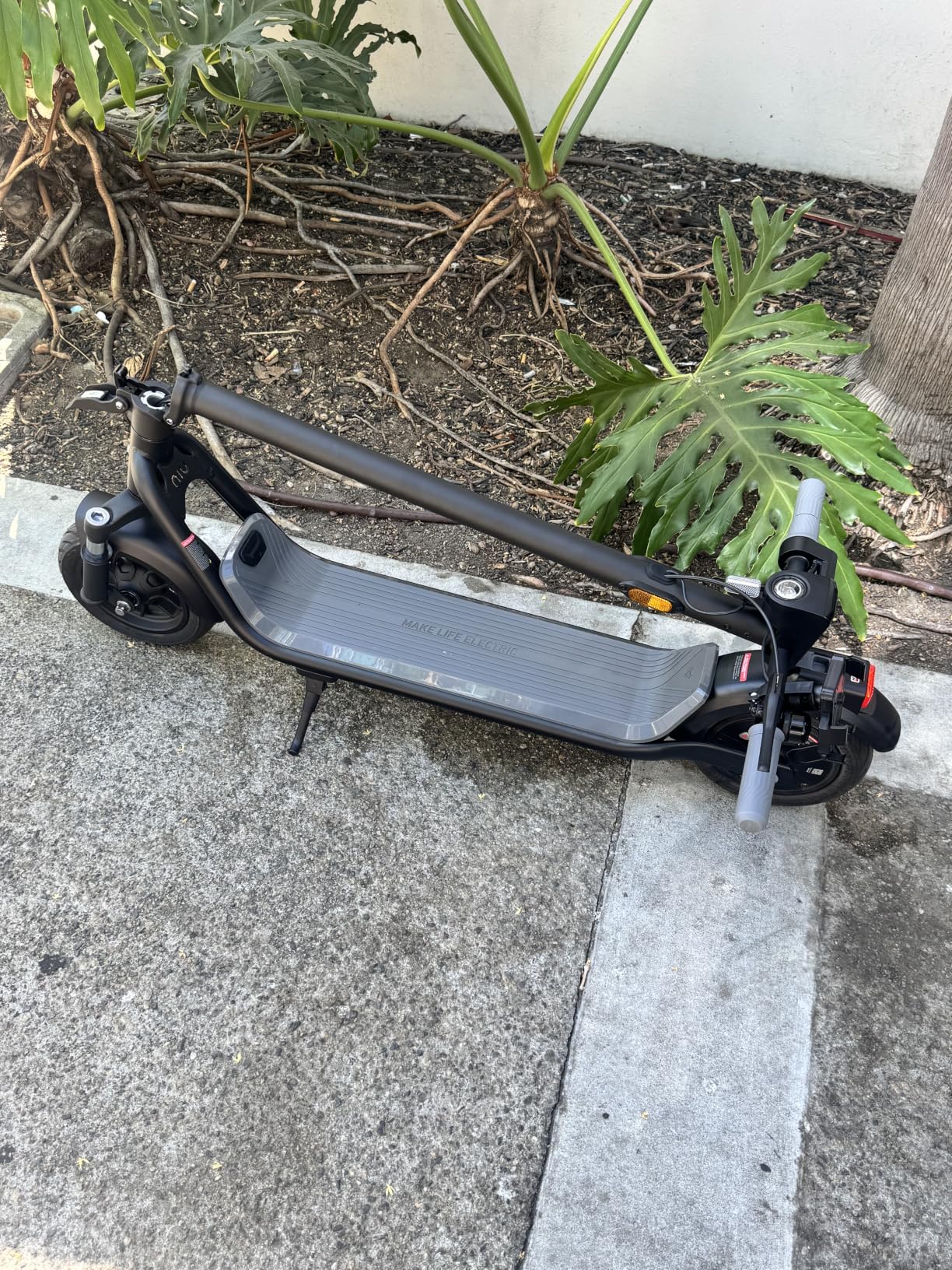 NIU 100P/100F/300P/300X Electric Scooter Adult - E Scooter with Suspension, 600-1000W Peak Power, 18-37.3 Miles Max Range, Top Speed 17.4-23.6MPH, Commuting E-Scooter customer photo 2