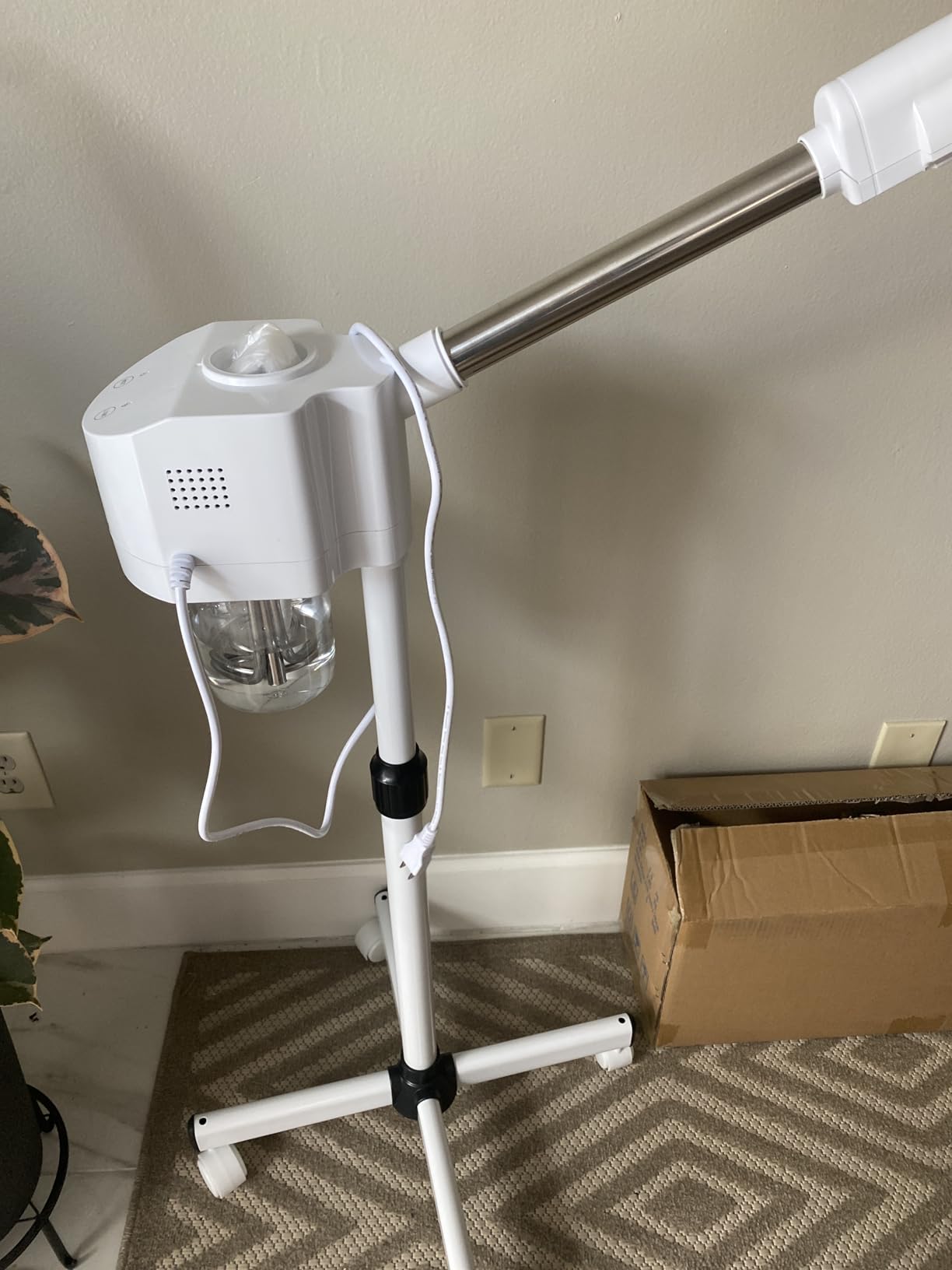 Professional Facial Steamer, Hot Mist Spray, Vaporizador Facial Steamer for Esthetician, Height Adjustable, SPA at Home, White customer photo 1