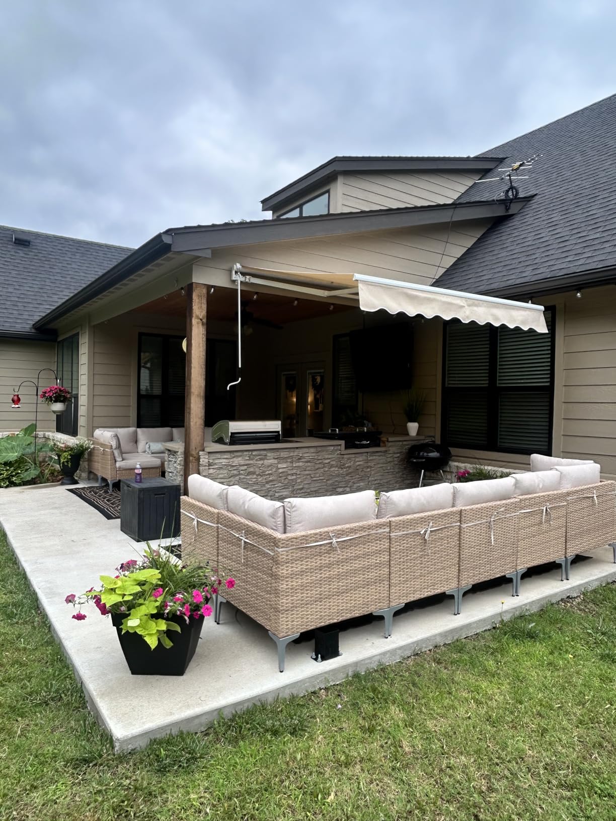 Yardenaler 12x10 FT Manual Retractable Patio Awning, Outdoor Window Sun Shade Shelter with Crank Handle & Canopy for Deck, Garden, Backyard, Balcony, Beige customer photo 2