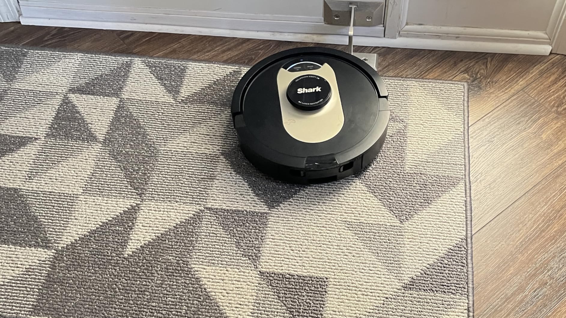 Shark PowerDetect 2-in-1 Robot Vacuum & Mop, White, AV2800ZE | 5 PowerDetect Technologies, NeverStuck, NeverTouch Pro Base (Self-Empty 60-Day, Refill, Pad Wash/Dry), 360° LiDAR + 3D Sensor customer photo 1