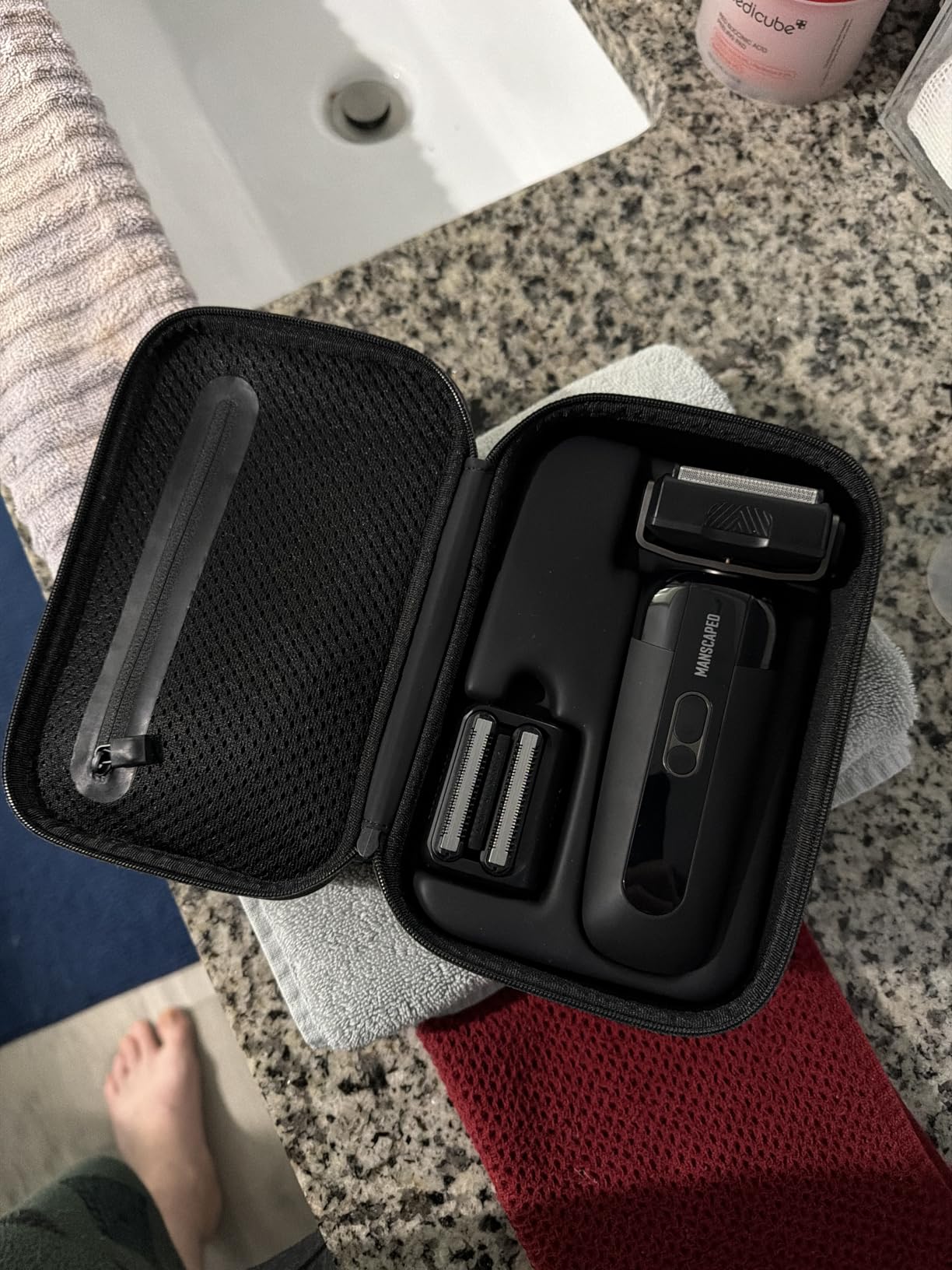 MANSCAPED The Chairman PRO Men's Electric Foil Face Shaver - Two Interchangeable Blade Heads, SkinSafe Four-Blade Foil and Stubble Trimmer, USB-C Wireless Compatible Charging, Gentle on Neck customer photo 2