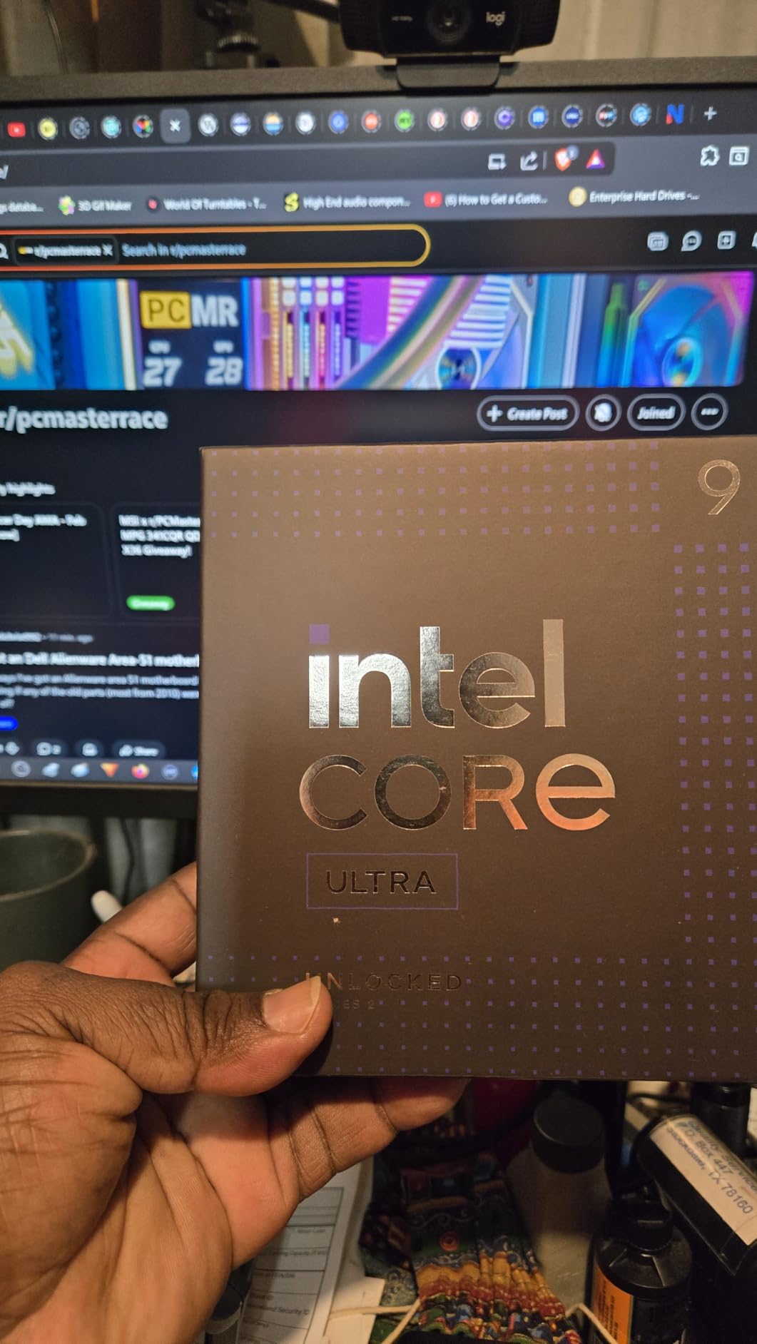 Intel Core Ultra 9 Processor 285K 24 cores (8 P-cores + 16 E-cores) up to 5.7 GHz customer photo 1