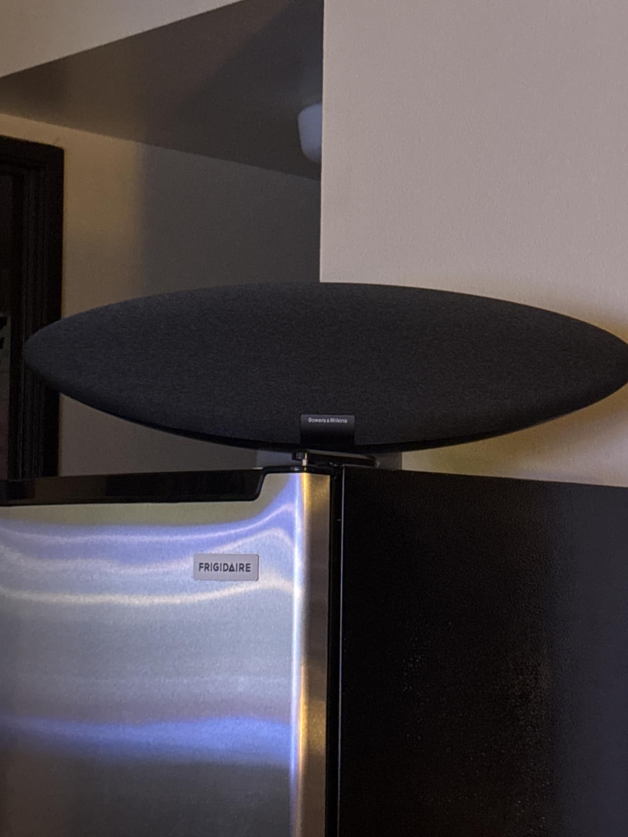 Bowers & Wilkins Zeppelin Pro Edition Wireless Speaker, 5 Drivers Including Subwoofer, Bluetooth Streaming, AirPlay 2 & Spotify Connect, Solar Gold customer photo 2