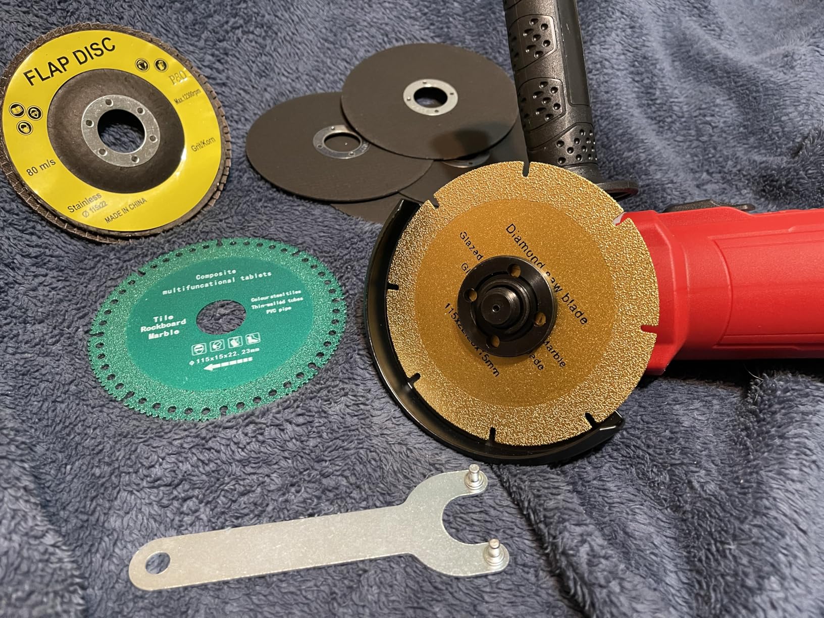 Angle Grinder 4-1/2 inch, 1200W Power Grinder Tools | 10 Amp Corded Grinder Kit, 13000 RPM Small Angle Grinder for Cutting, Grinding, Polishing customer photo 1