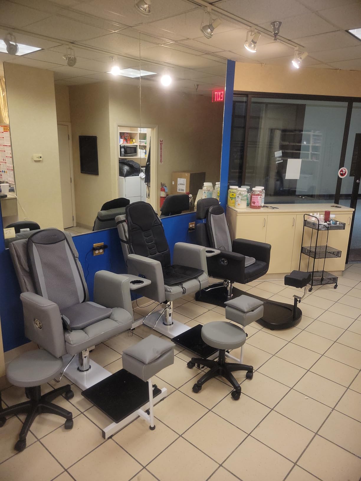 Pedicure Chair with Stool & Bubble Massage Foot Bath, Hydraulic Pedicure Chair for Nail Tech, No Plumbing, 360° Rotation for Beauty Spa Salon Unit Station Pink customer photo 1