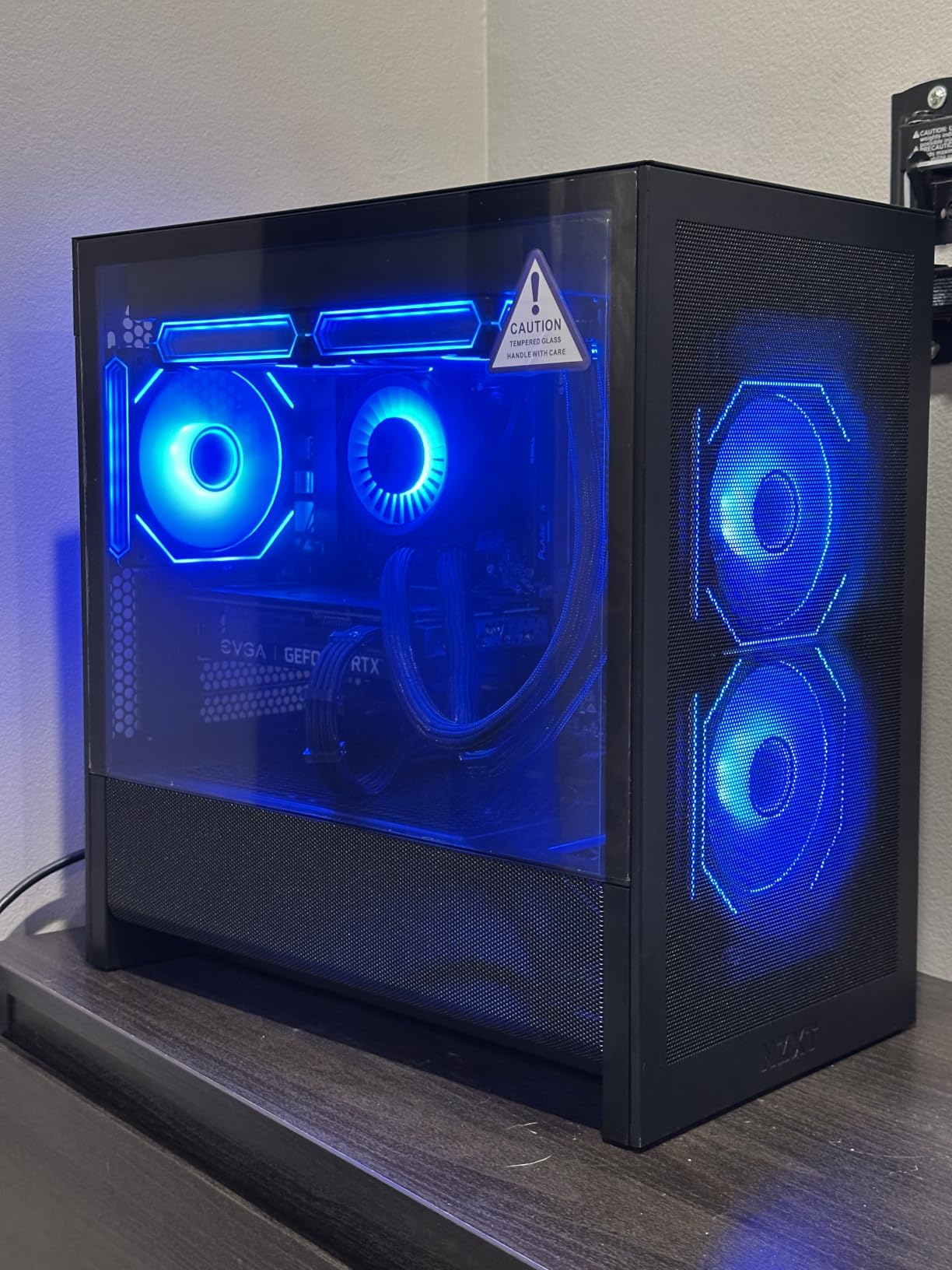 NZXT H3 Flow - Micro-ATX PC Case - Optimized Airflow - Includes 1 x 120mm Rear Fan - Supports Full-Sized GPUs - Fits 280mm Front, 240mm Top Radiator - Back-Connect Motherboard - Black customer photo 1