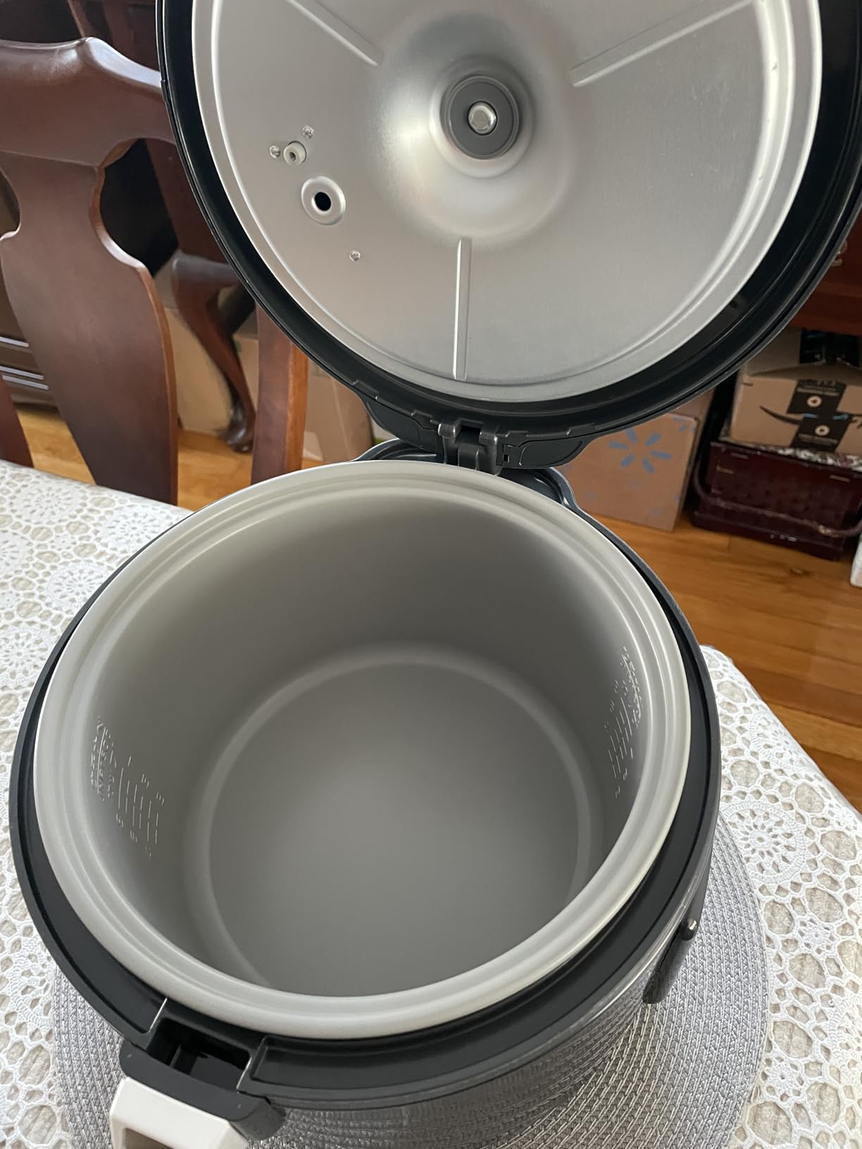 Tiger JNP-S18U-KY 10 Cup Capacity Rice Cooker with Non-Stick Inner Pot, Retractable Power Cord, and Keep Warm up to 12 hours, Black customer photo 2