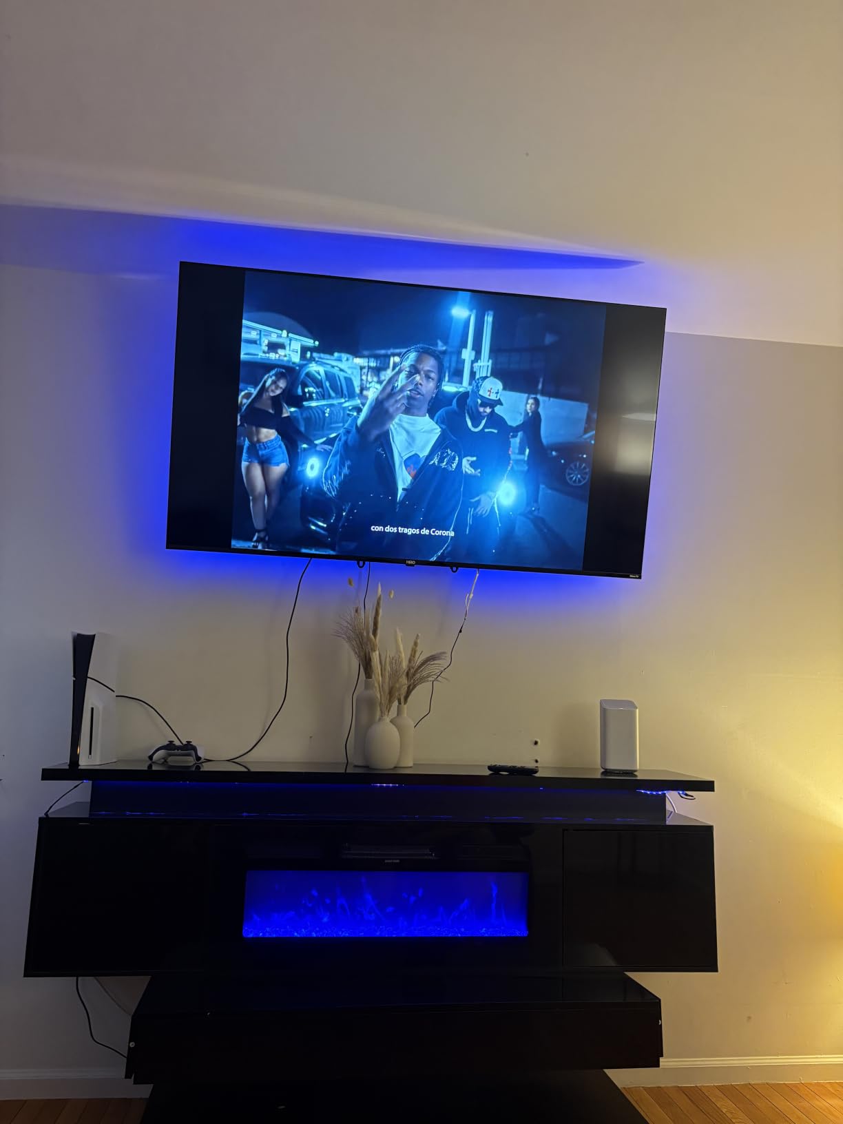 monTEK Heavy Duty Full Motion TV Wall Mount for 37-90 Inch TVs up to 165 lb, Dual articulating arms extend 16.6 in, tool-free tilt, ±60° swivel, 4X load tested, max VESA 600x400mm, 12/16 in wood studs customer photo 1