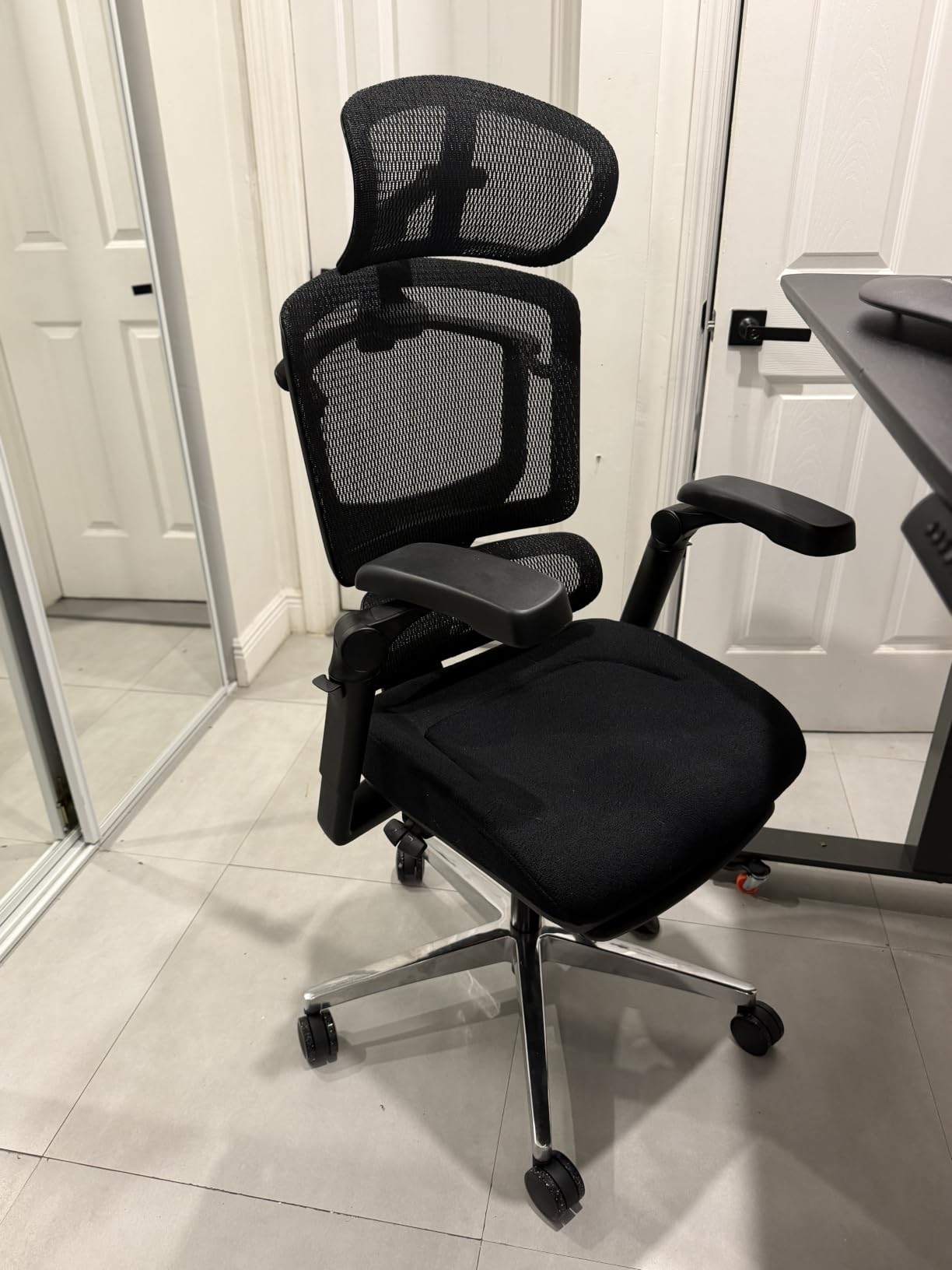 FLEXISPOT ErgoX Premium Ergonomic Office Chair with Footrest - Adjustable 3D Armrests, Dynamic Lumbar Support, Recline & Tilt Function, Mesh Seat, for Home & Office Use, Black customer photo 1
